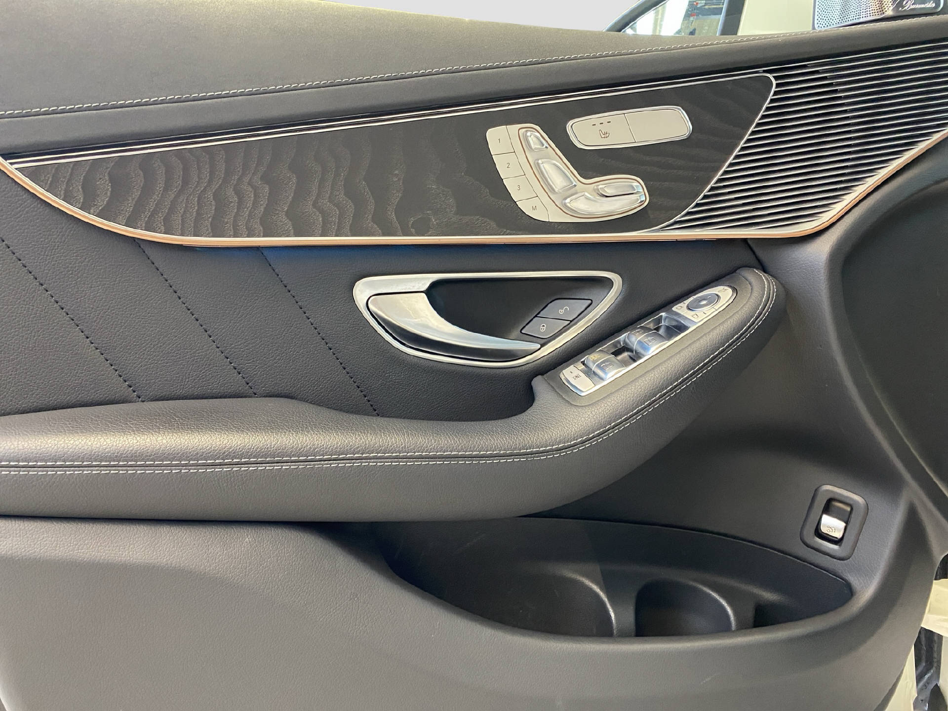 MERCEDES-BENZ EQC 400 AMG Line 4MATIC-image-13