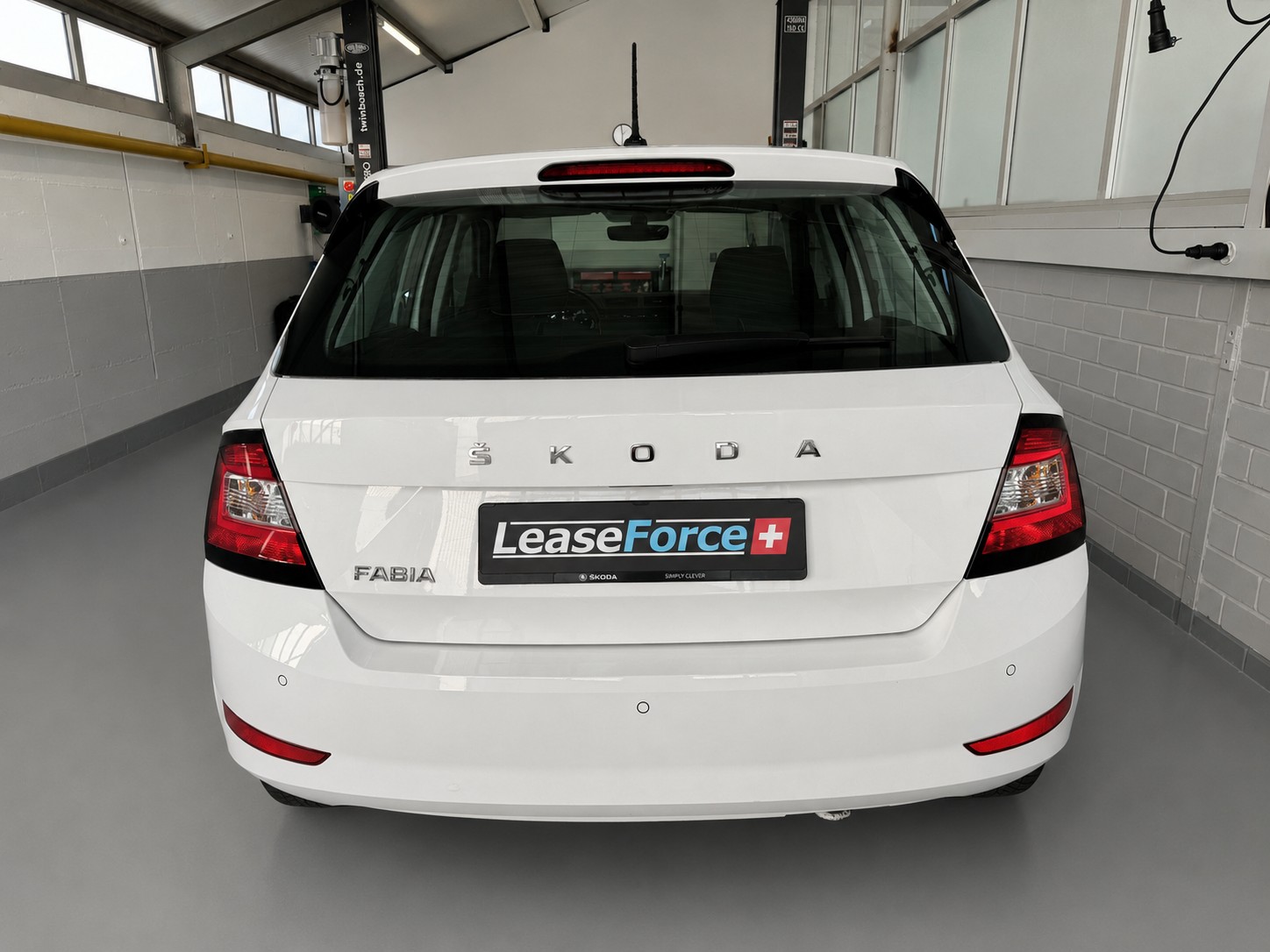 SKODA Fabia 1.0 TSI Ambition DSG-image-3