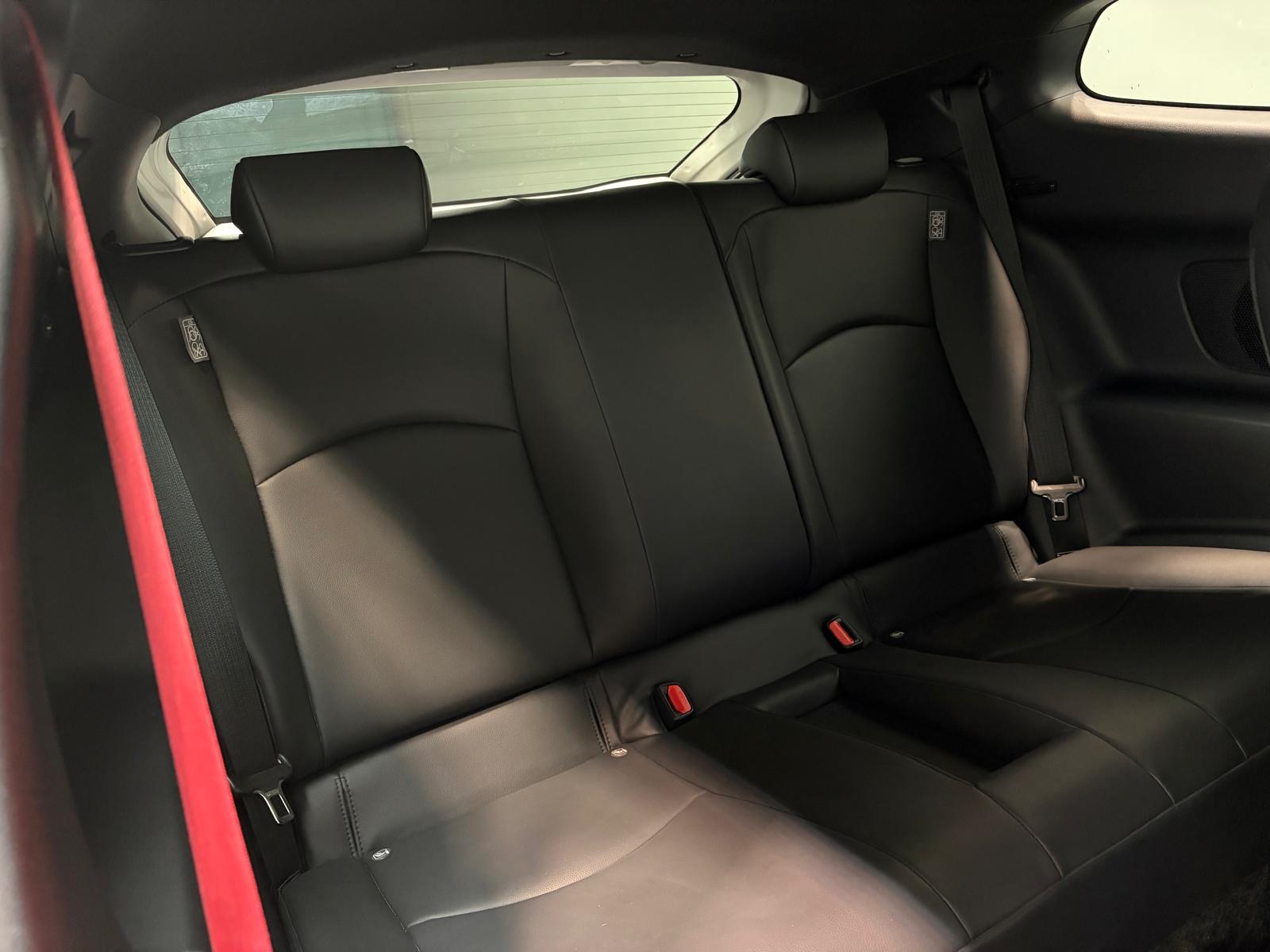 TOYOTA Yaris 1.6 GR Sport A-image-12