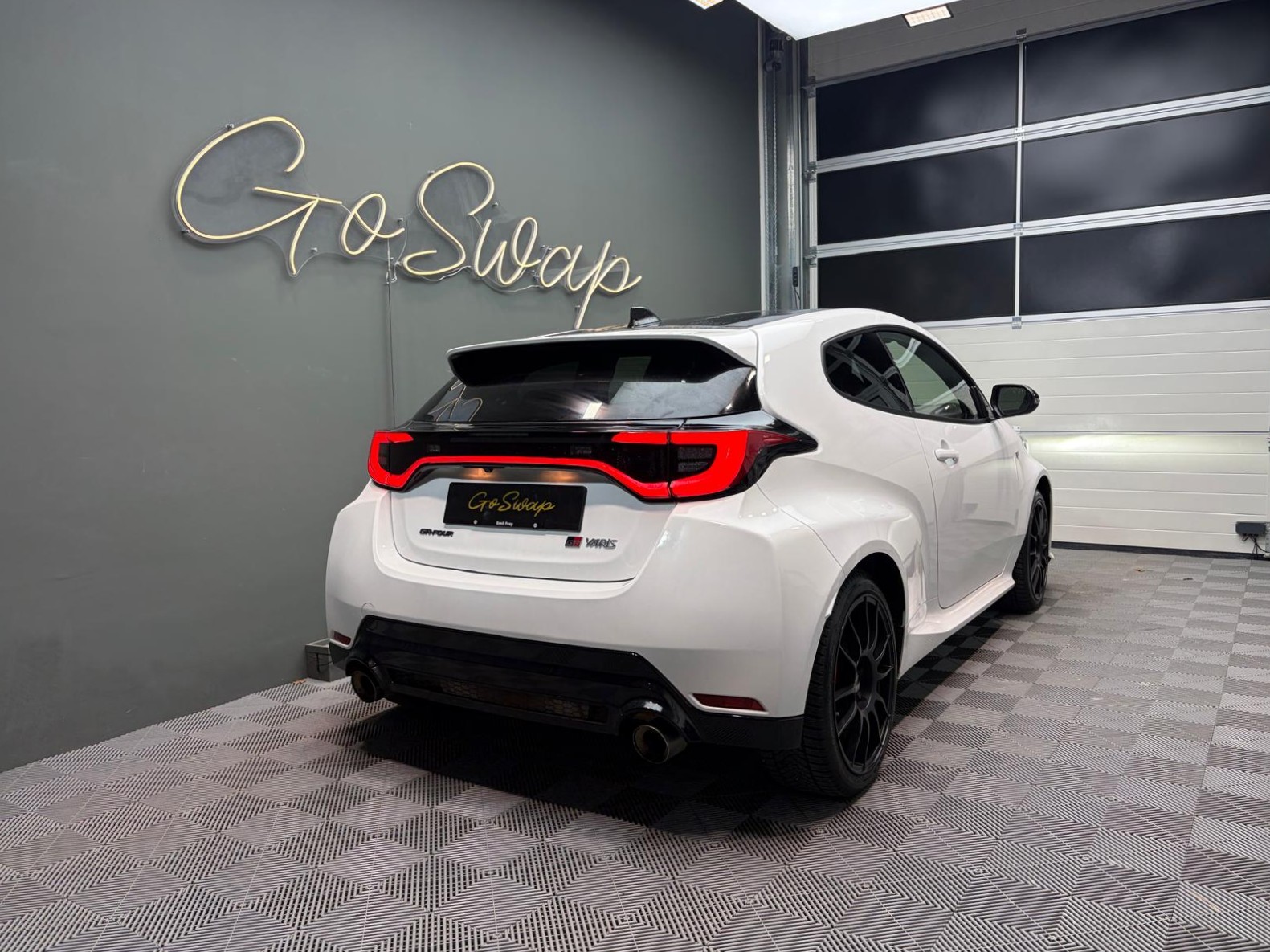 TOYOTA Yaris 1.6 GR Sport A-showroom-element-3