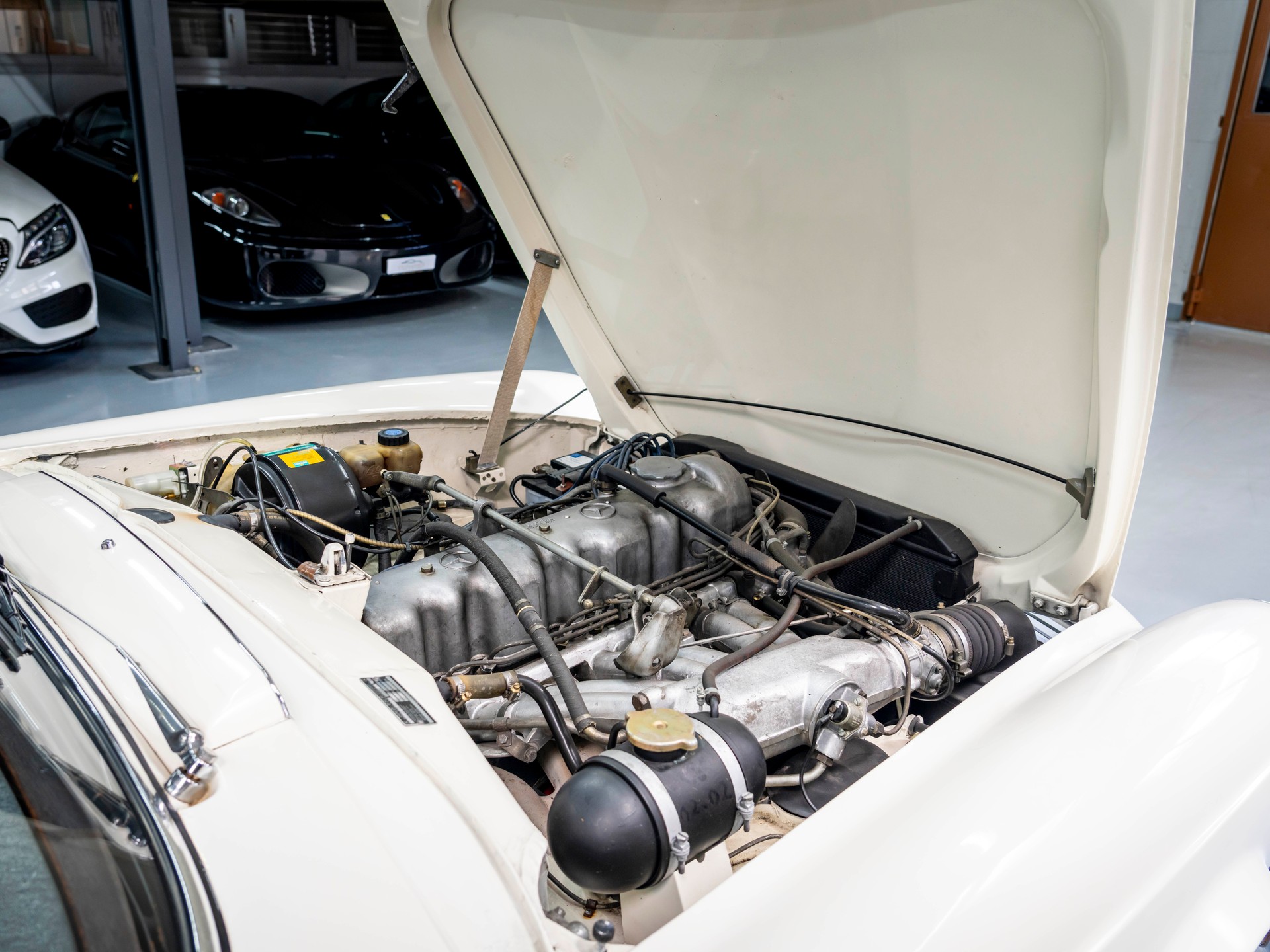 MERCEDES-BENZ SL 250-image-18