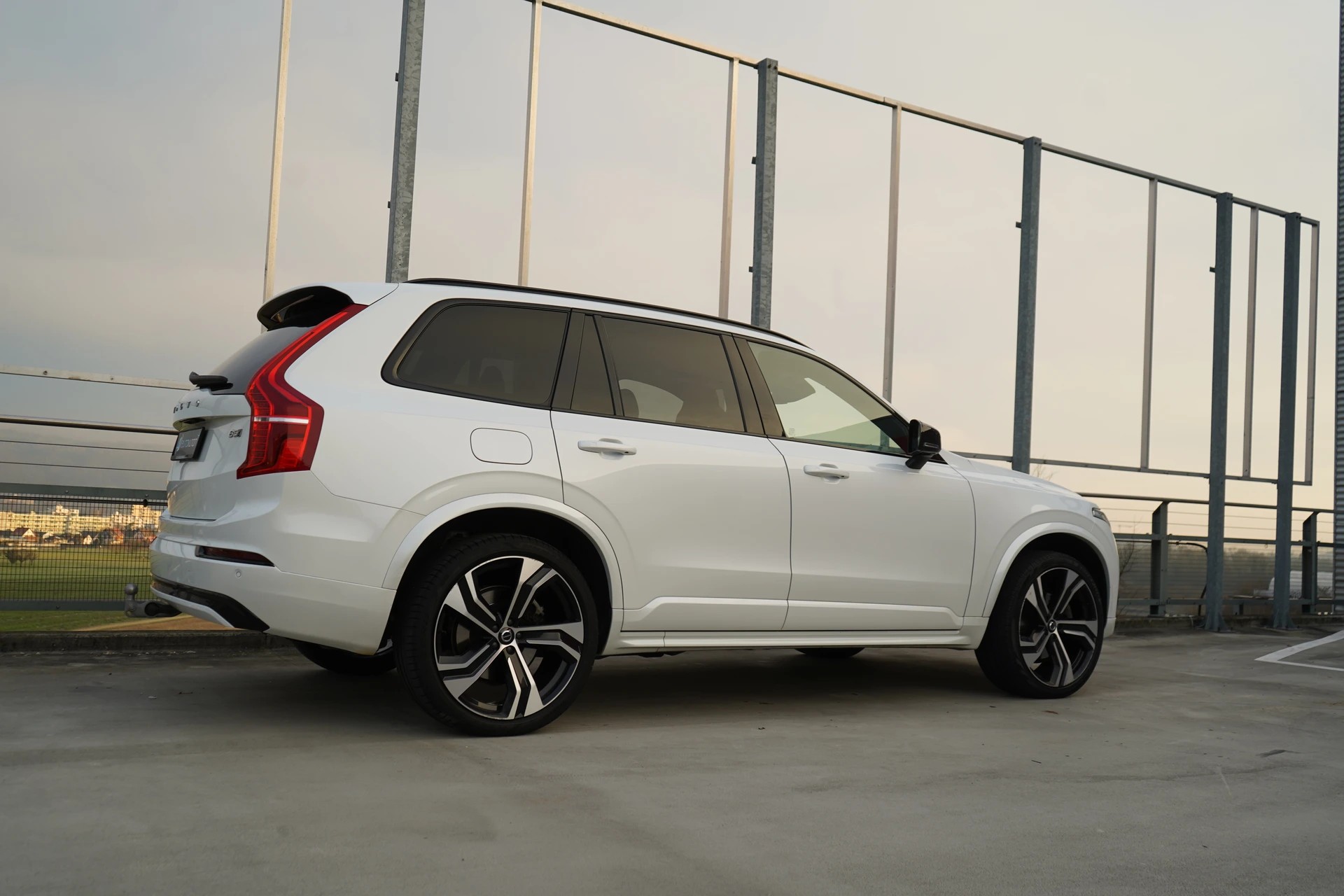 VOLVO XC90 B5 DIESEL MILD HYBRID AWD R-DESIGN GEARTRONIC l 235 PS-image-7