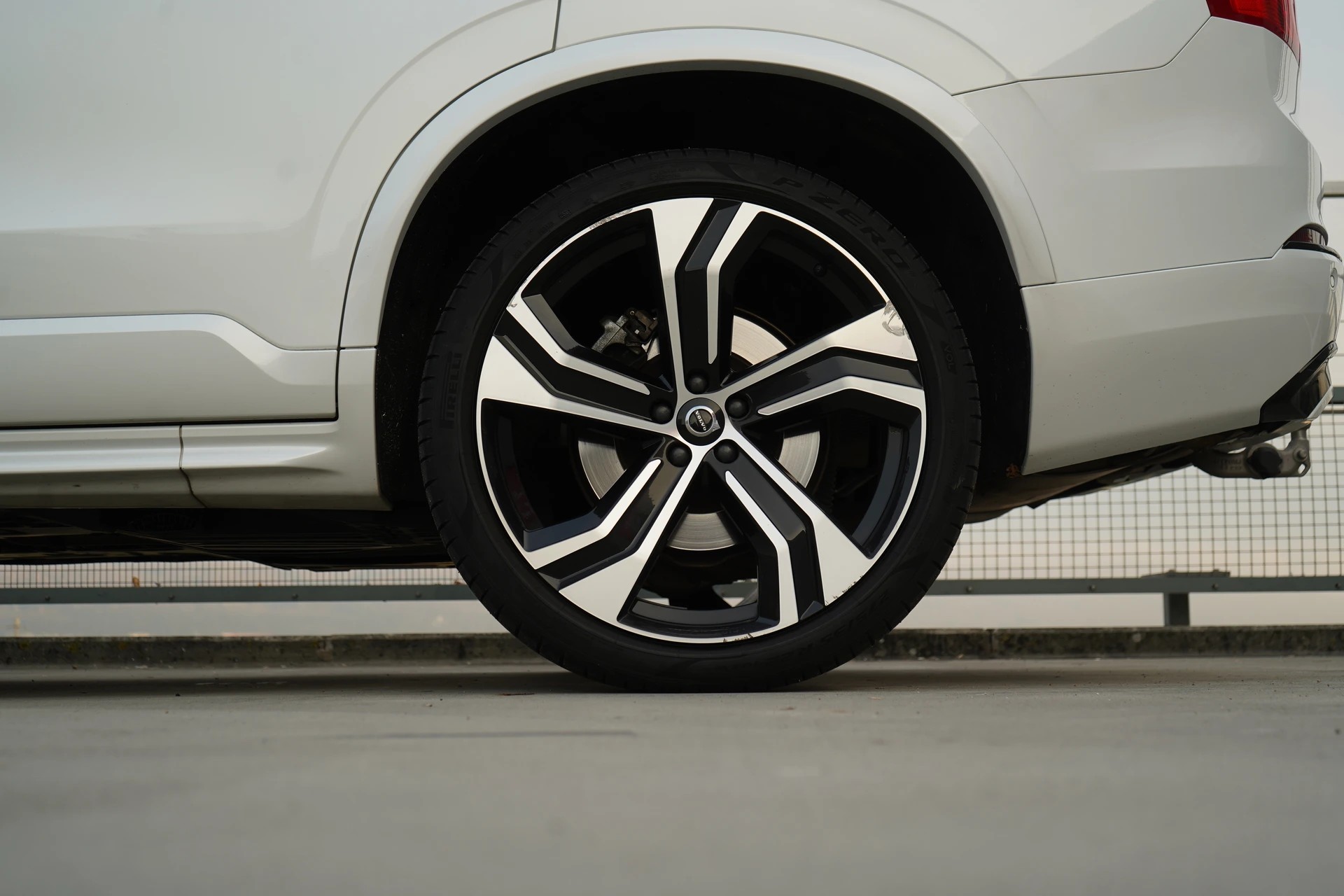 VOLVO XC90 B5 DIESEL MILD HYBRID AWD R-DESIGN GEARTRONIC l 235 PS-image-18