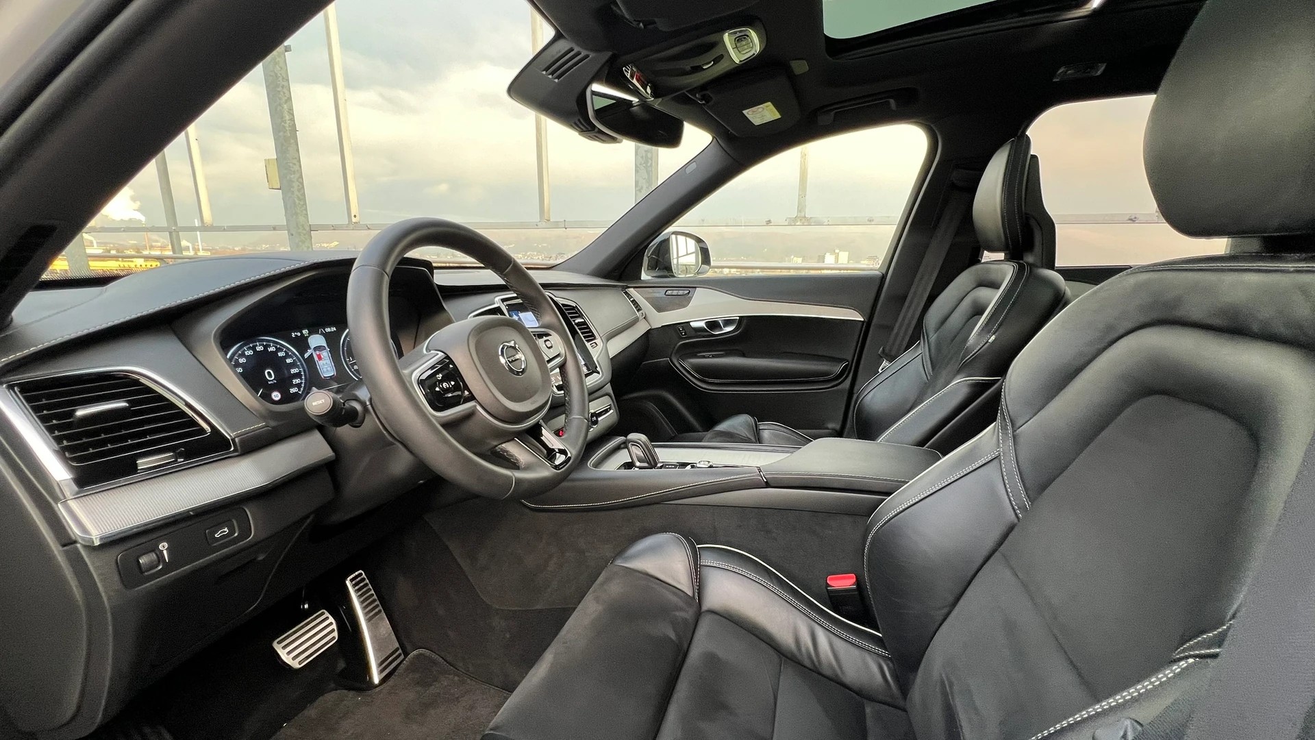 VOLVO XC90 B5 DIESEL MILD HYBRID AWD R-DESIGN GEARTRONIC l 235 PS-image-24