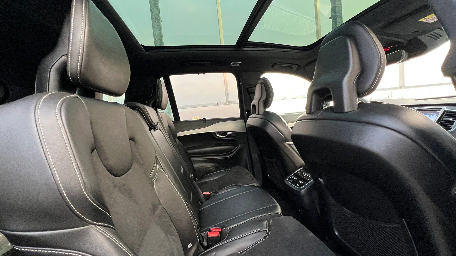 VOLVO XC90 B5 DIESEL MILD HYBRID AWD R-DESIGN GEARTRONIC l 235 PS-image-27