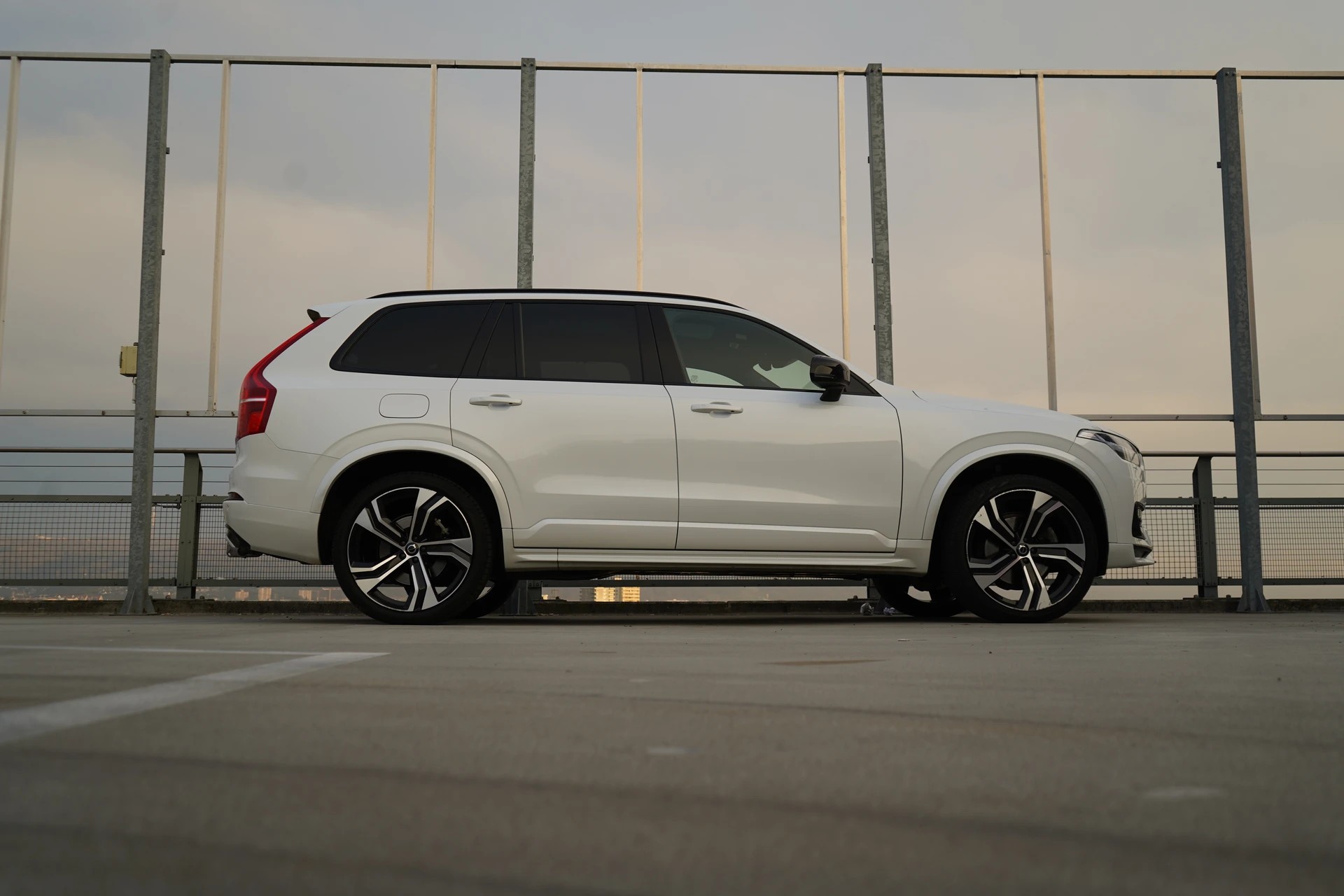 VOLVO XC90 B5 DIESEL MILD HYBRID AWD R-DESIGN GEARTRONIC l 235 PS-image-0