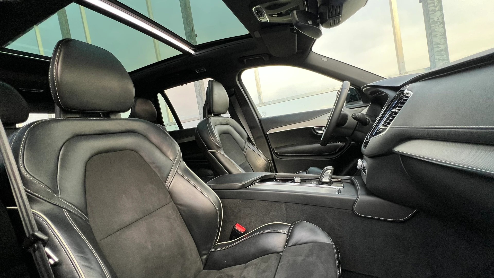 VOLVO XC90 B5 DIESEL MILD HYBRID AWD R-DESIGN GEARTRONIC l 235 PS-image-23