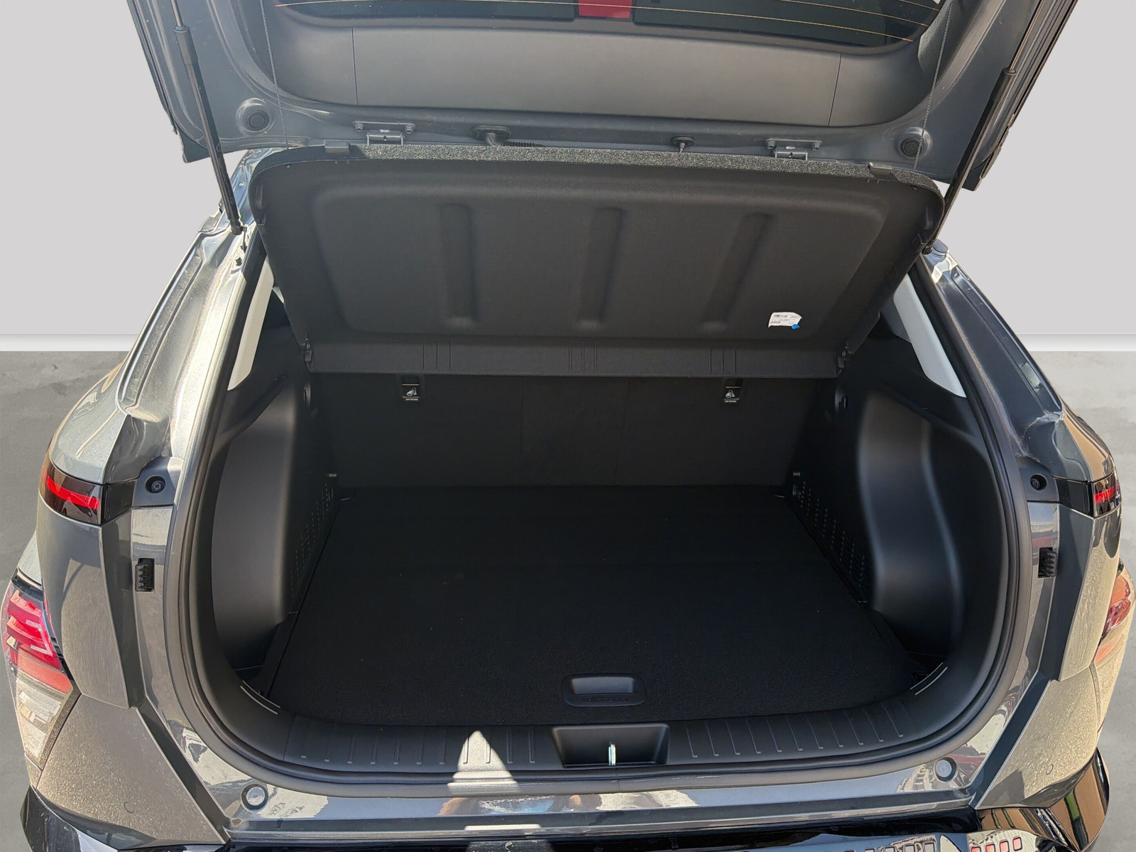 HYUNDAI Kona EV 65.4 kWh Amplia-image-13