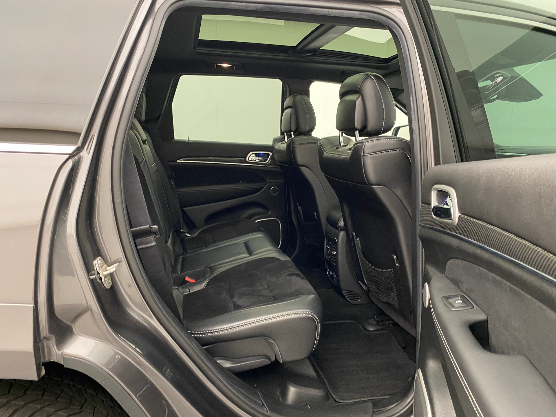 JEEP Grand Cherokee SRT 6.4-image-12