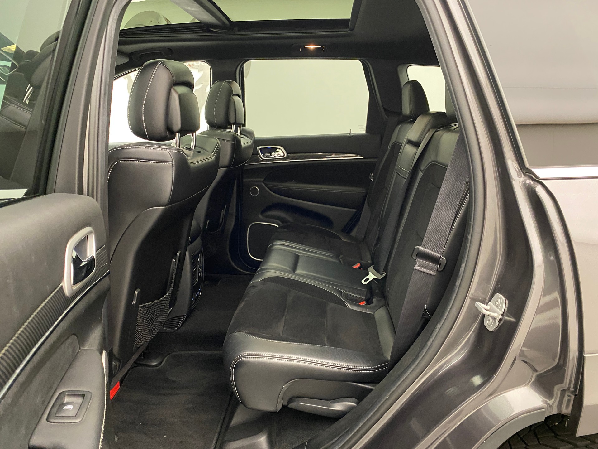 JEEP Grand Cherokee SRT 6.4-image-13