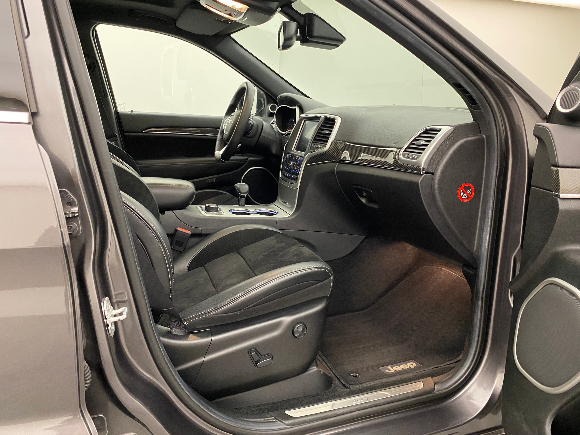 JEEP Grand Cherokee SRT 6.4-image-11