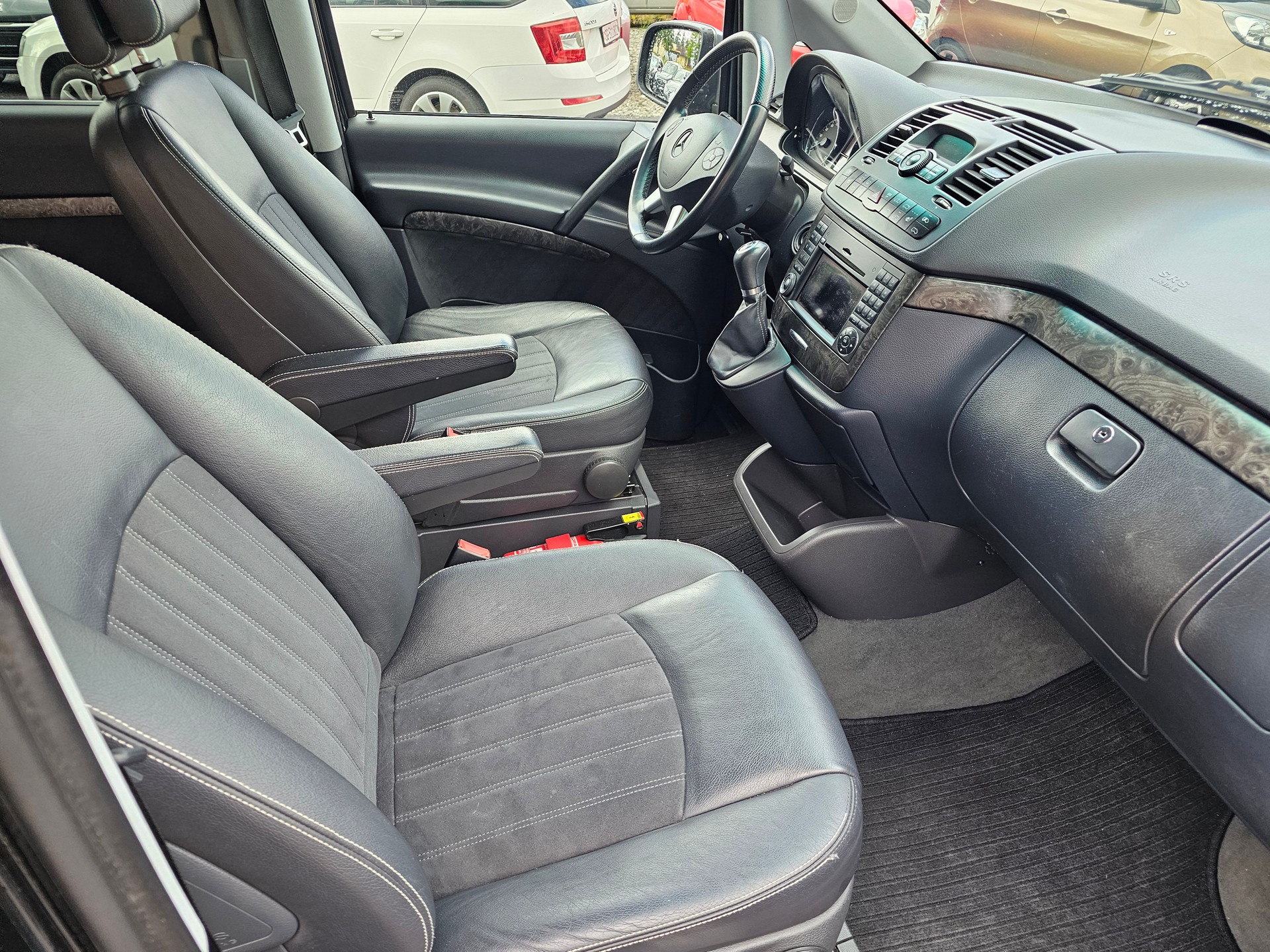 MERCEDES-BENZ Viano 3.0 CDI Blue Efficiency Ambiente L A-image-2