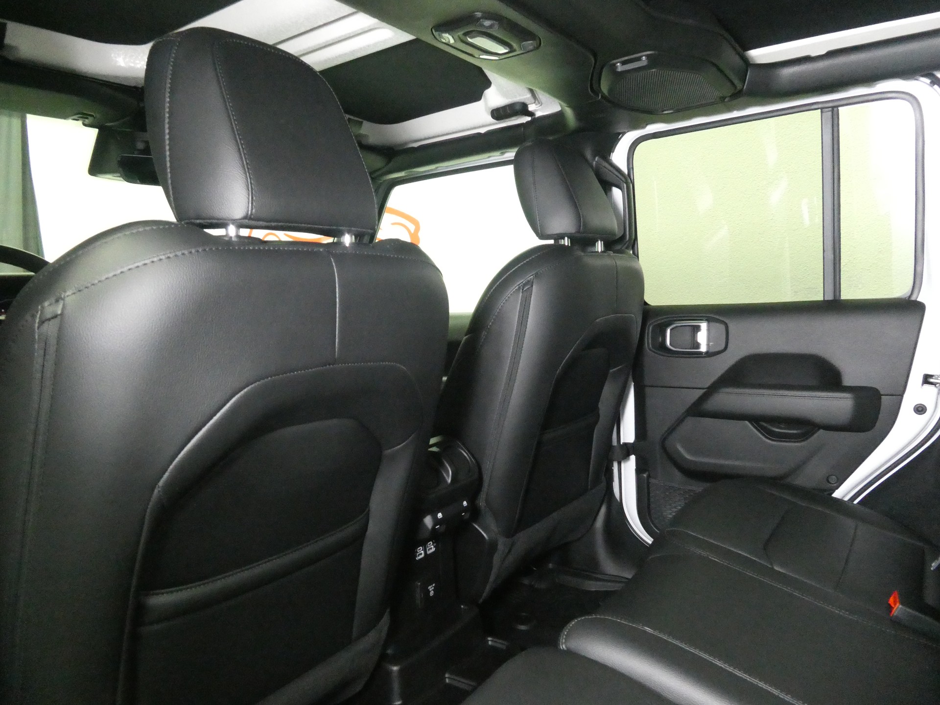 JEEP Wrangler 2.0 Unlimited Night Eagle Automatic - Navigation - Leder - Soft &Hardtop - Kamera - 272 PS-image-11
