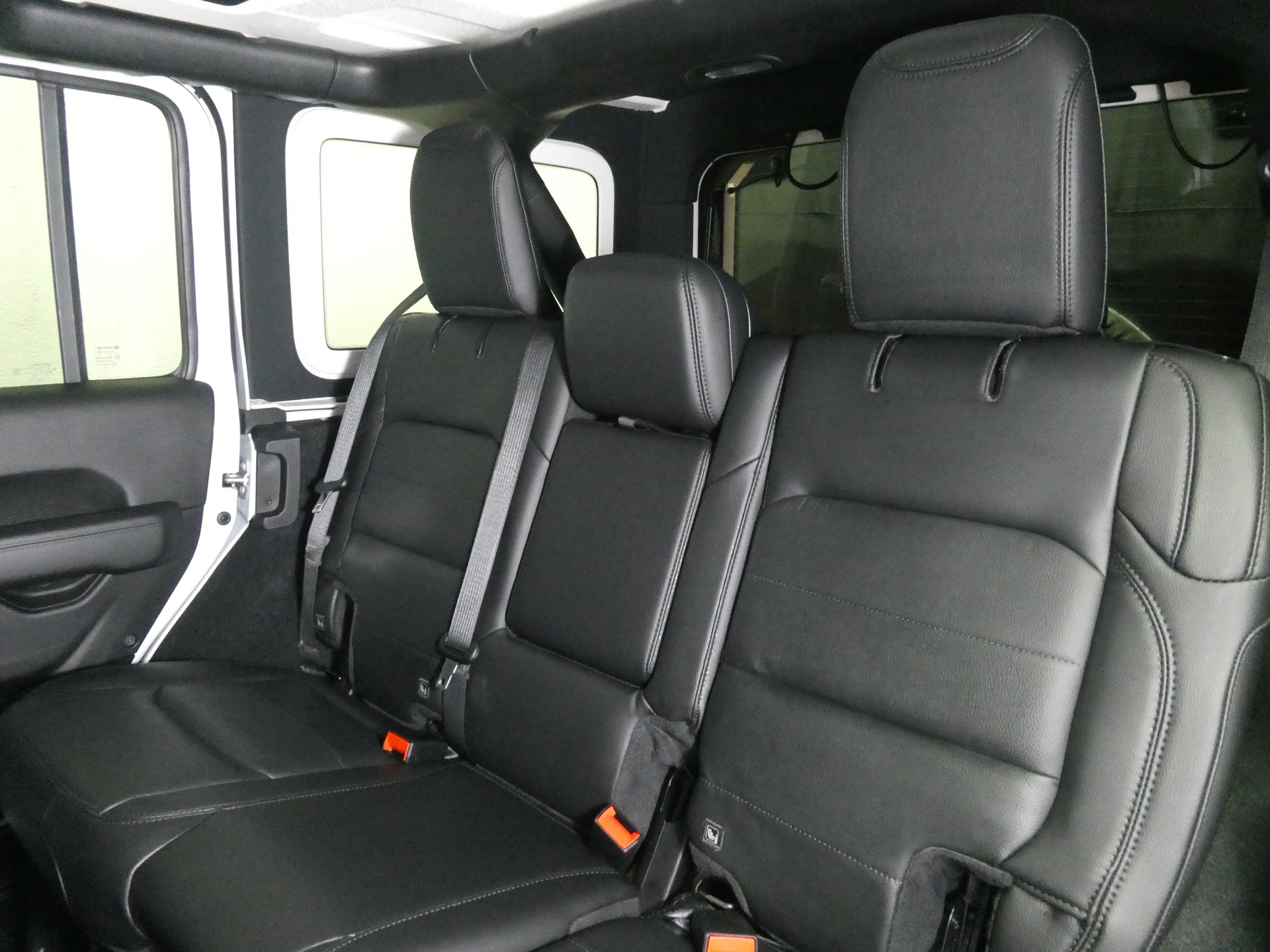 JEEP Wrangler 2.0 Unlimited Night Eagle Automatic - Navigation - Leder - Soft &Hardtop - Kamera - 272 PS-image-12