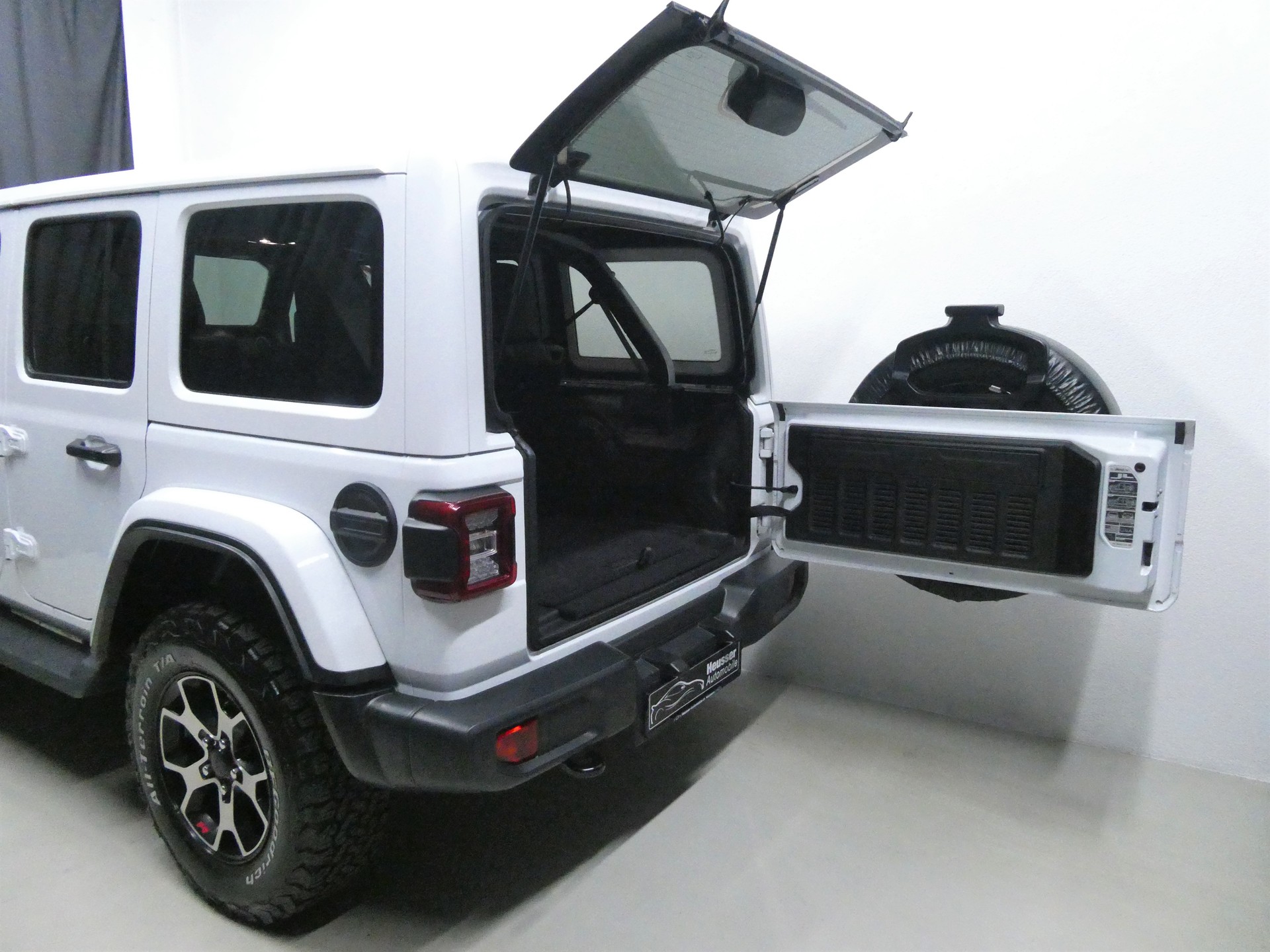 JEEP Wrangler 2.0 Unlimited Night Eagle Automatic - Navigation - Leder - Soft &Hardtop - Kamera - 272 PS-image-4