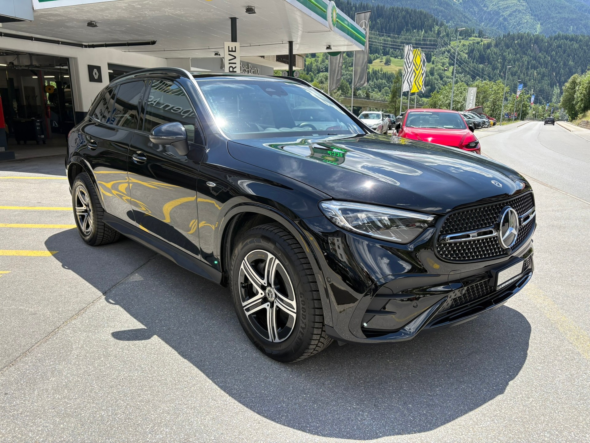 MERCEDES-BENZ GLC 300 e 4M 9G-Tronic-showroom-element-2