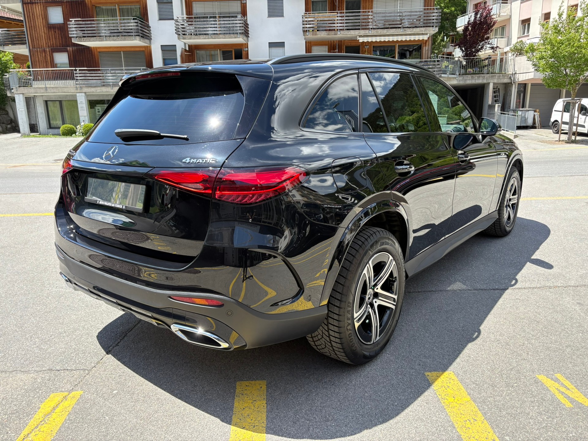 MERCEDES-BENZ GLC 300 e 4M 9G-Tronic-image-4