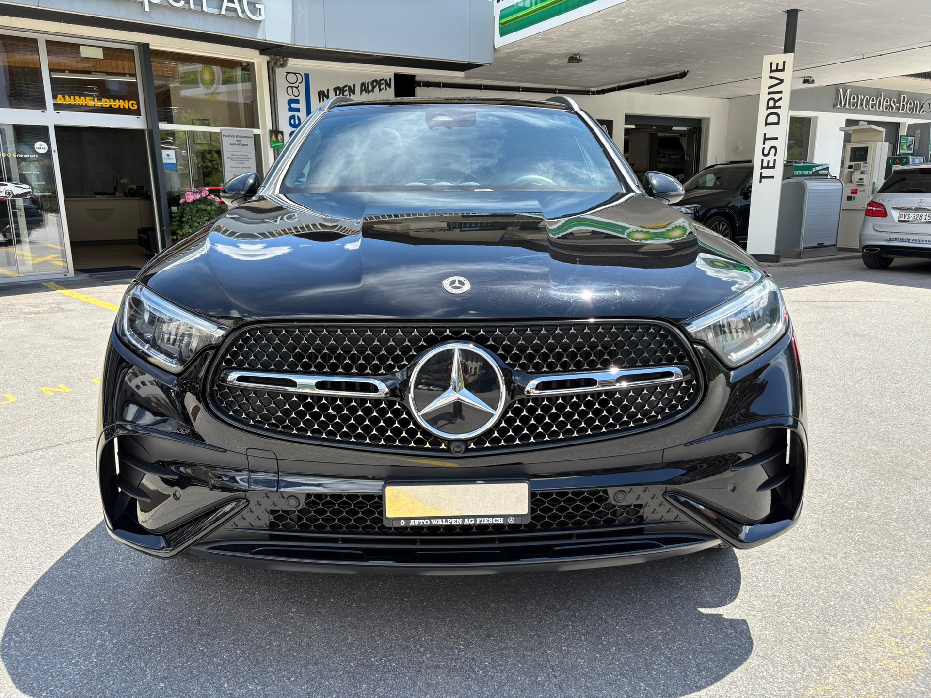 MERCEDES-BENZ GLC 300 e 4M 9G-Tronic-showroom-element-1