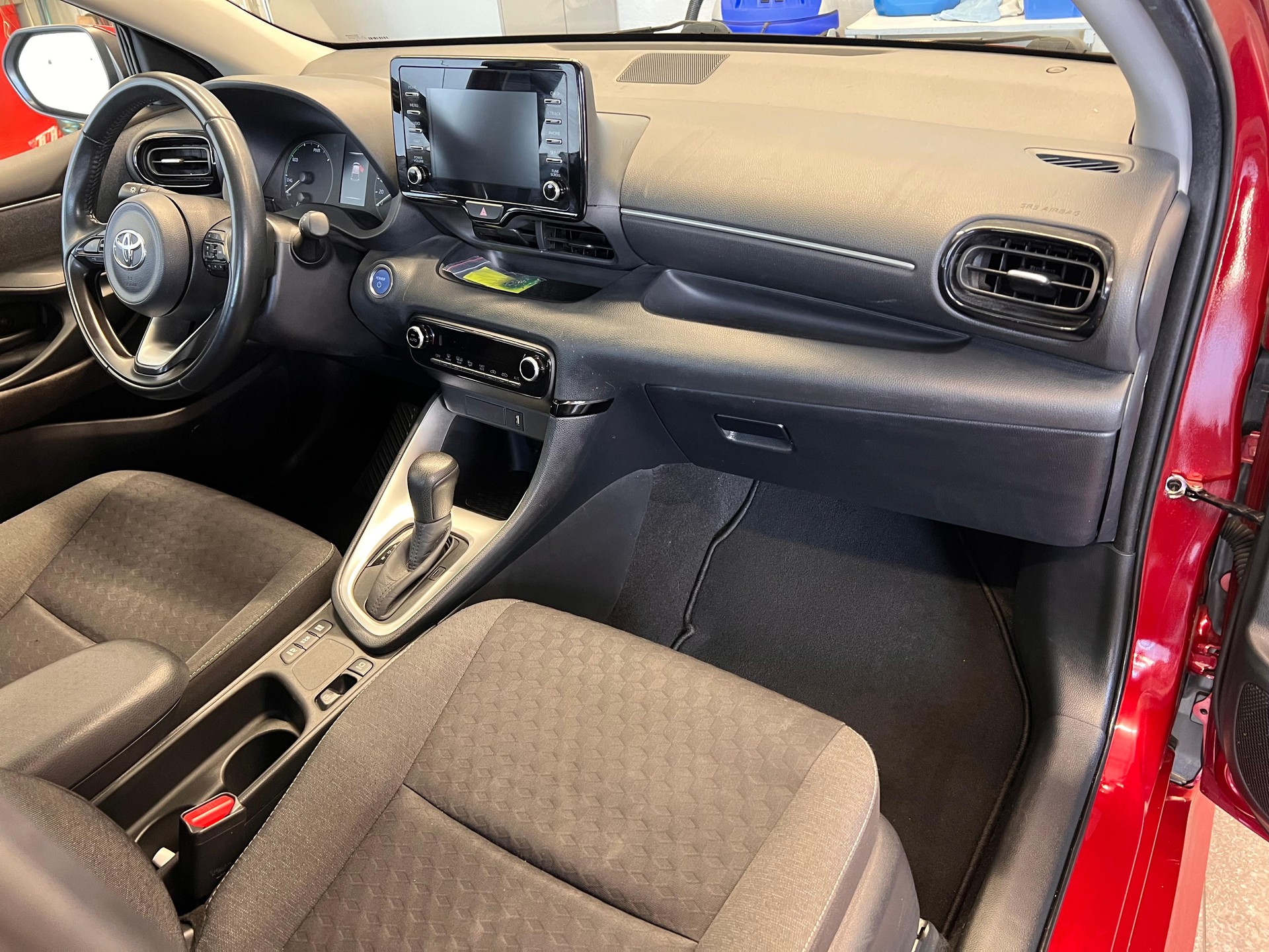 TOYOTA Yaris 1.5 VVT-i HSD Comfort-image-13