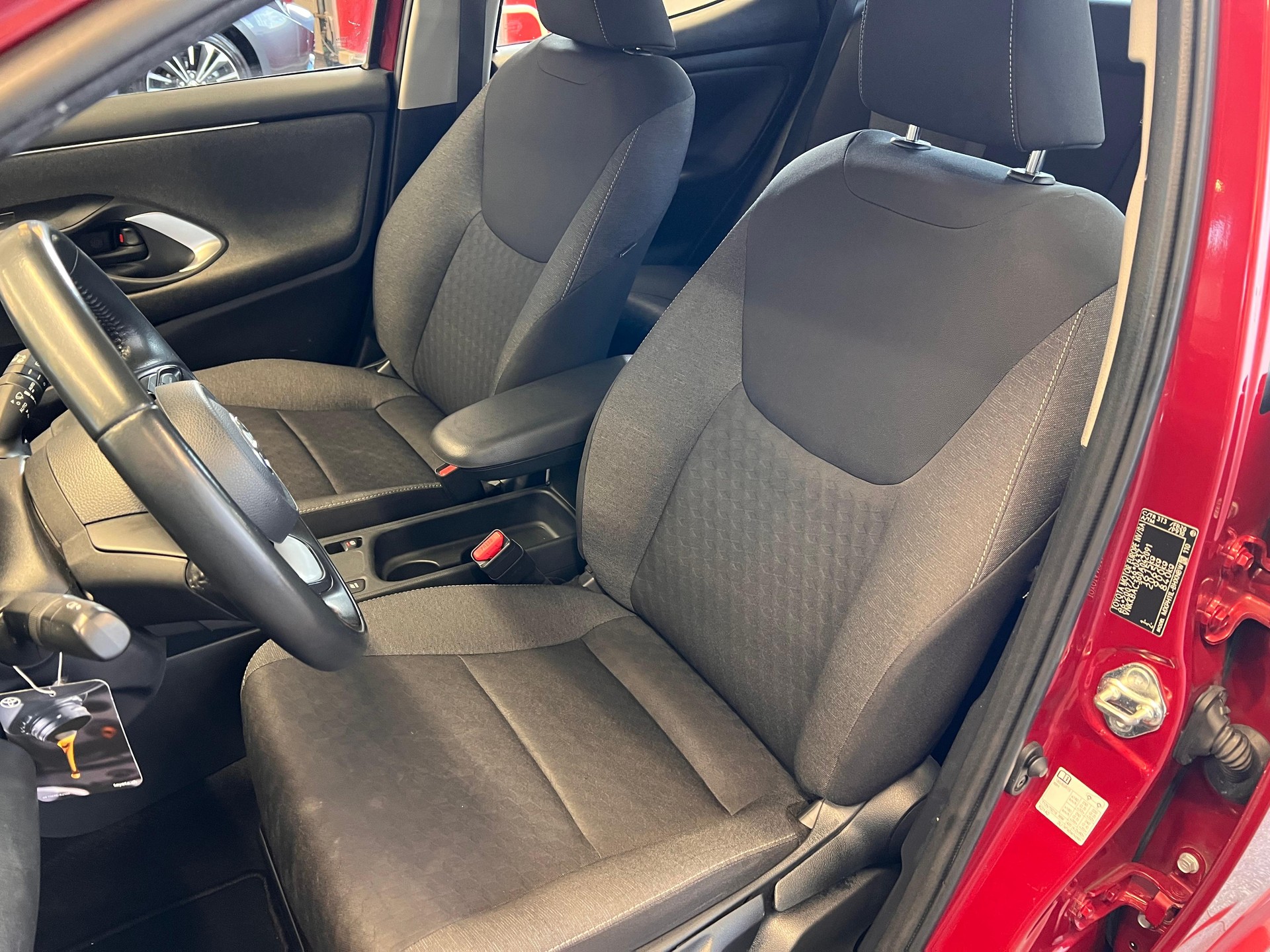 TOYOTA Yaris 1.5 VVT-i HSD Comfort-image-8