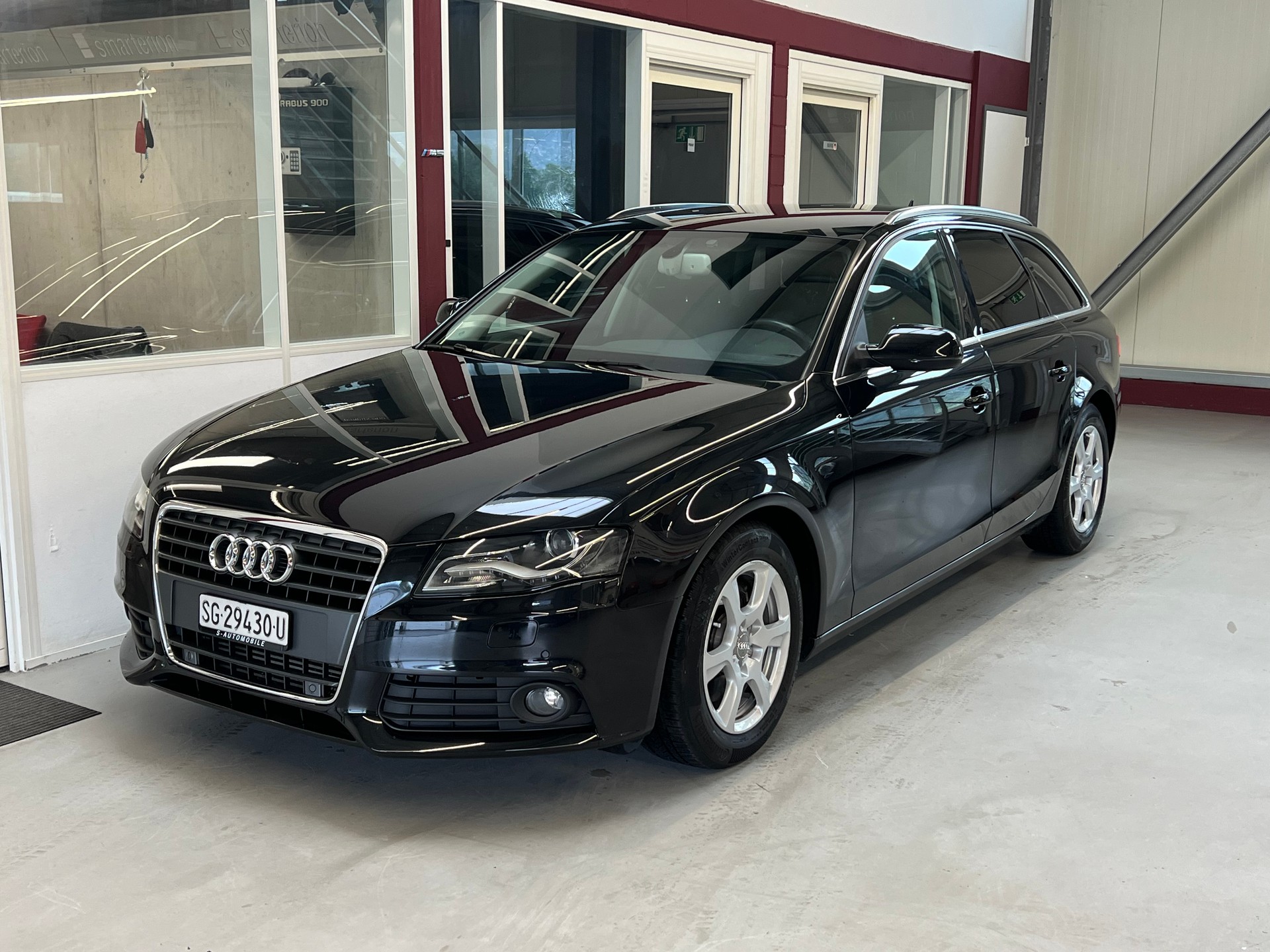AUDI A4 Avant 2.0 TDI-image-2