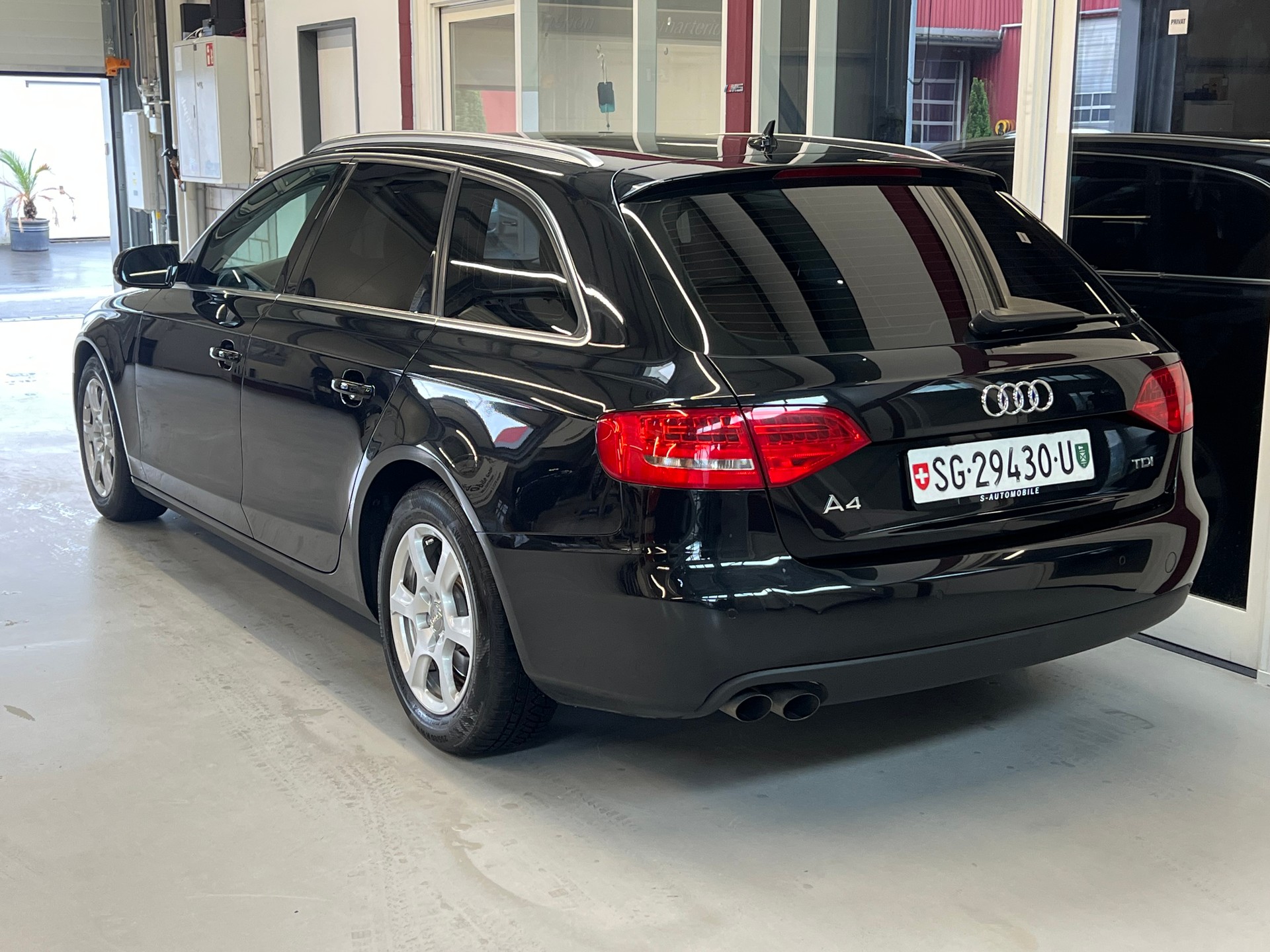 AUDI A4 Avant 2.0 TDI-image-5