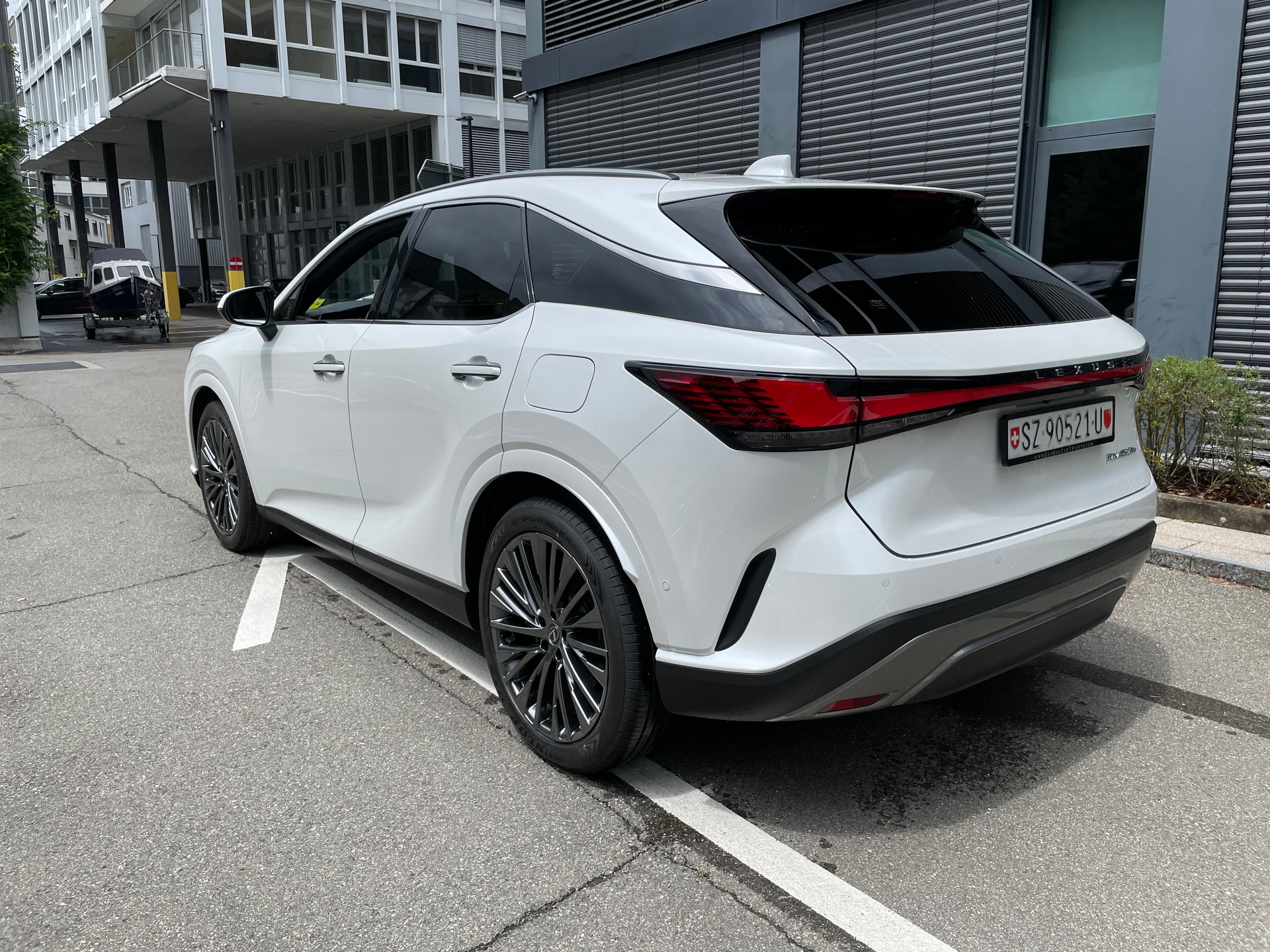 LEXUS RX 450h+ Ecxellence PHEV 4WD-image-2
