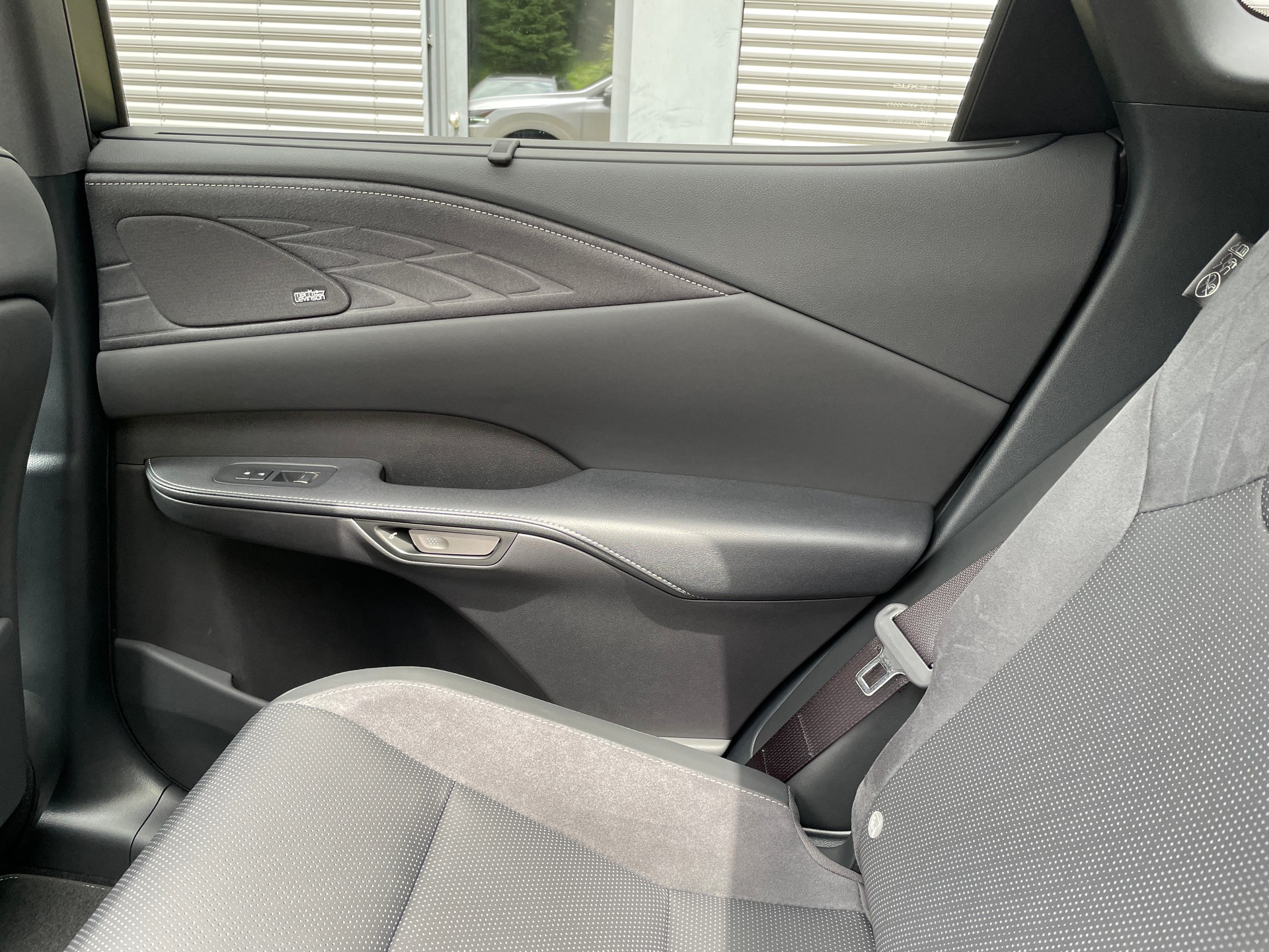 LEXUS RX 450h+ Ecxellence PHEV 4WD-image-17