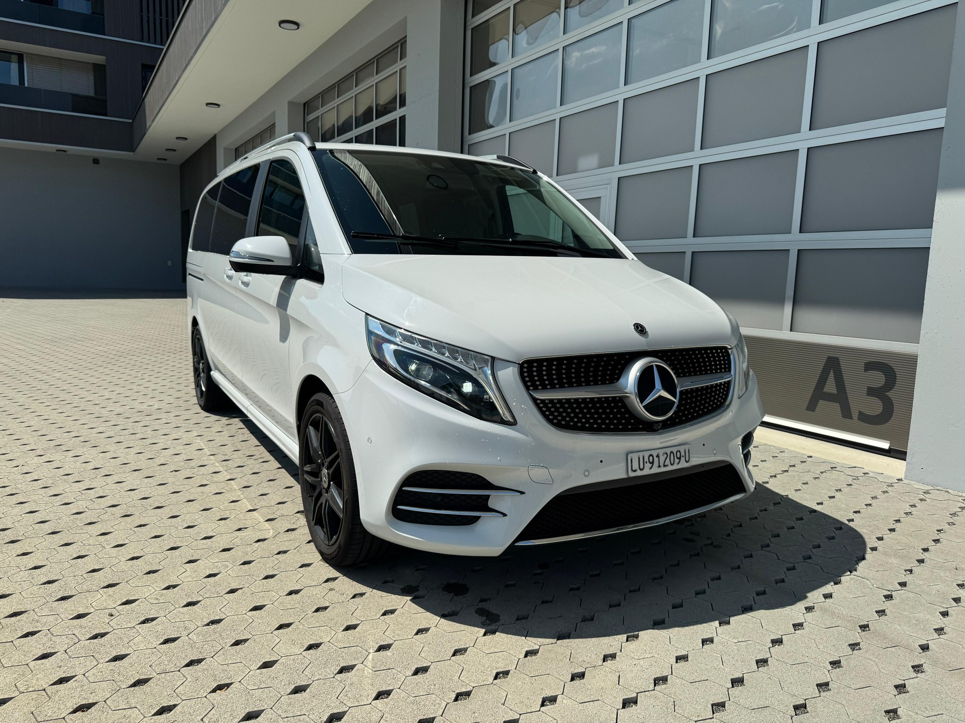 MERCEDES-BENZ V 250 d Edition Lang AMG-Line 7G-Tronic-image-18