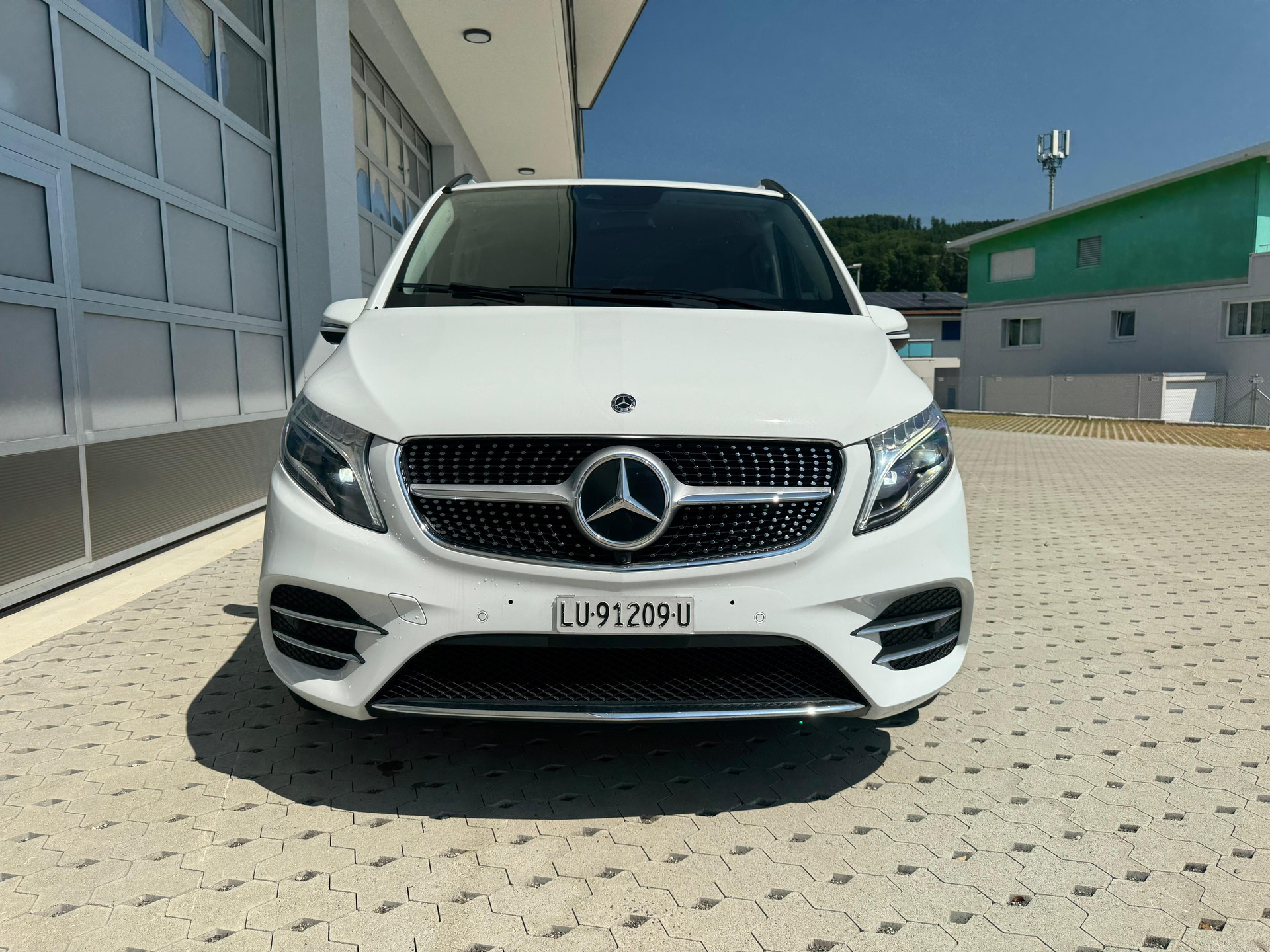 MERCEDES-BENZ V 250 d Edition Lang AMG-Line 7G-Tronic-showroom-element-1