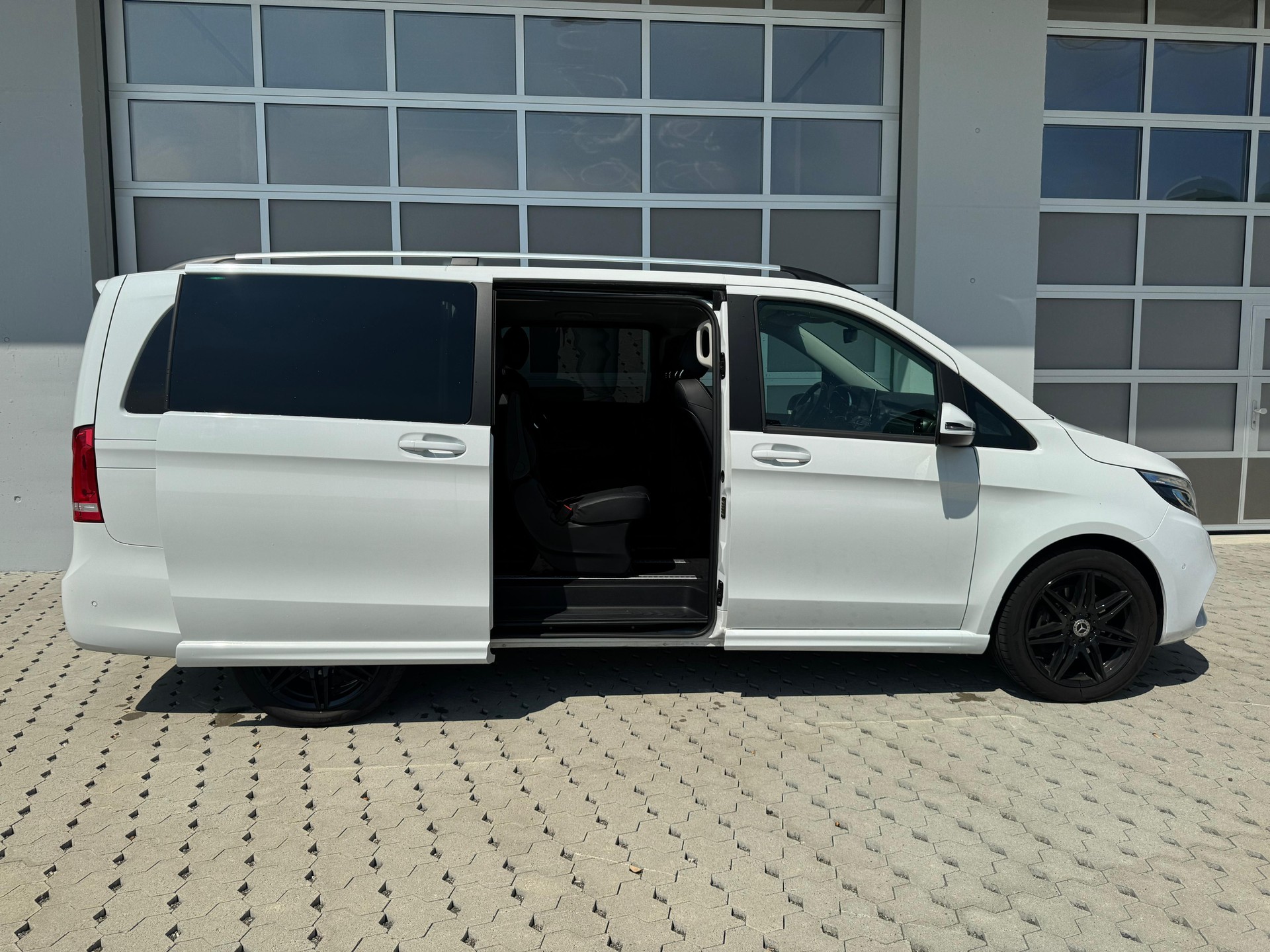 MERCEDES-BENZ V 250 d Edition Lang AMG-Line 7G-Tronic-image-15