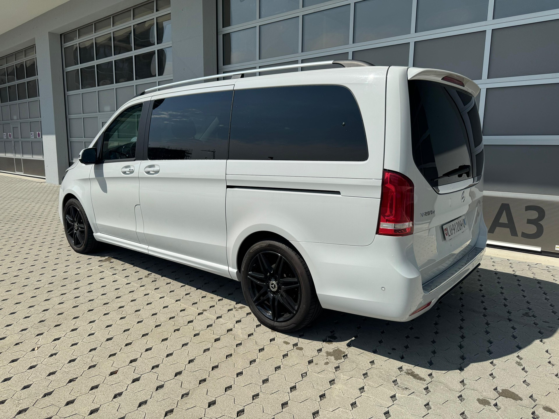MERCEDES-BENZ V 250 d Edition Lang AMG-Line 7G-Tronic-image-6