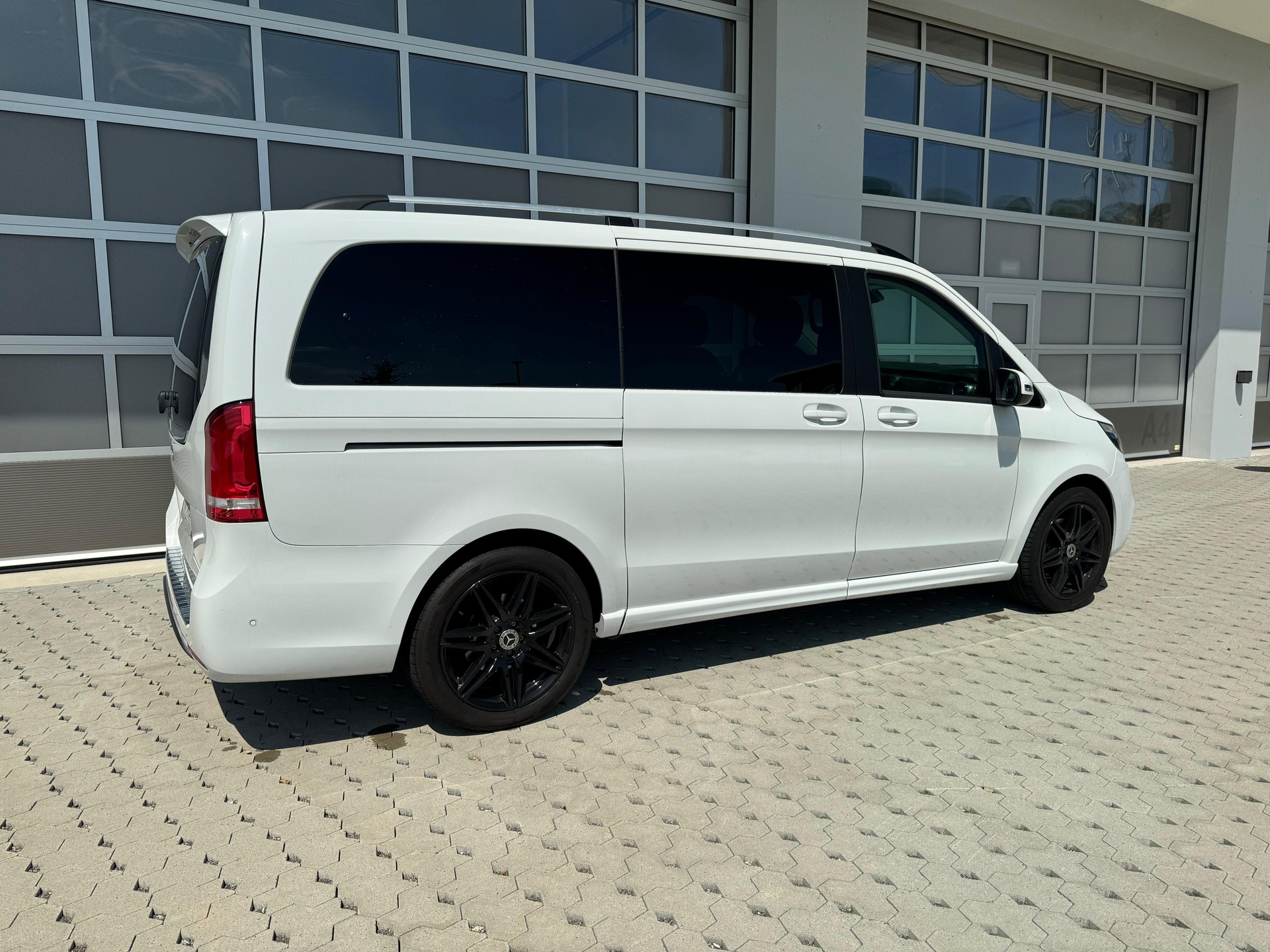 MERCEDES-BENZ V 250 d Edition Lang AMG-Line 7G-Tronic-image-13