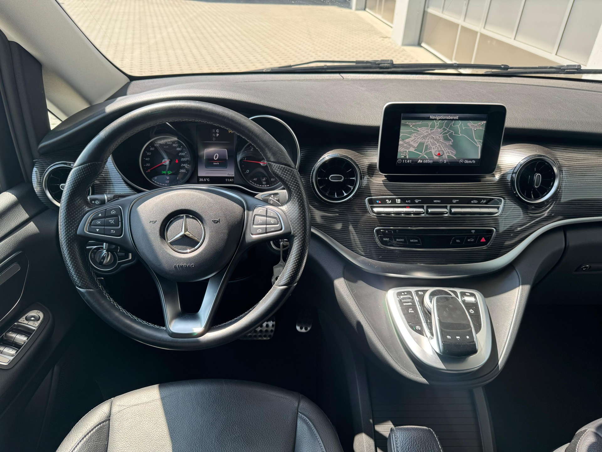 MERCEDES-BENZ V 250 d Edition Lang AMG-Line 7G-Tronic-image-21