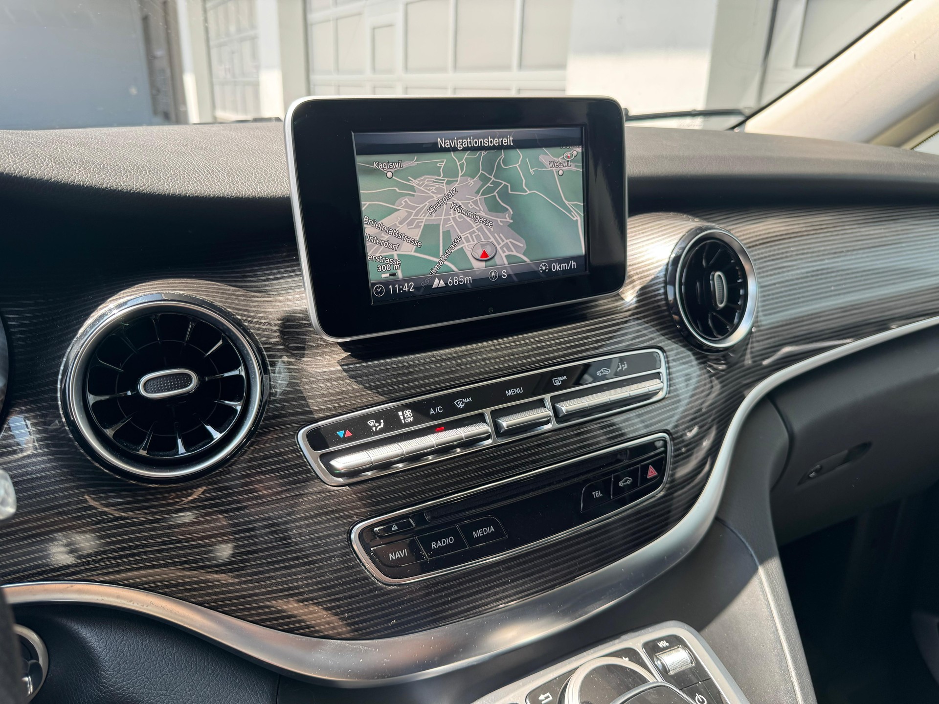 MERCEDES-BENZ V 250 d Edition Lang AMG-Line 7G-Tronic-image-25