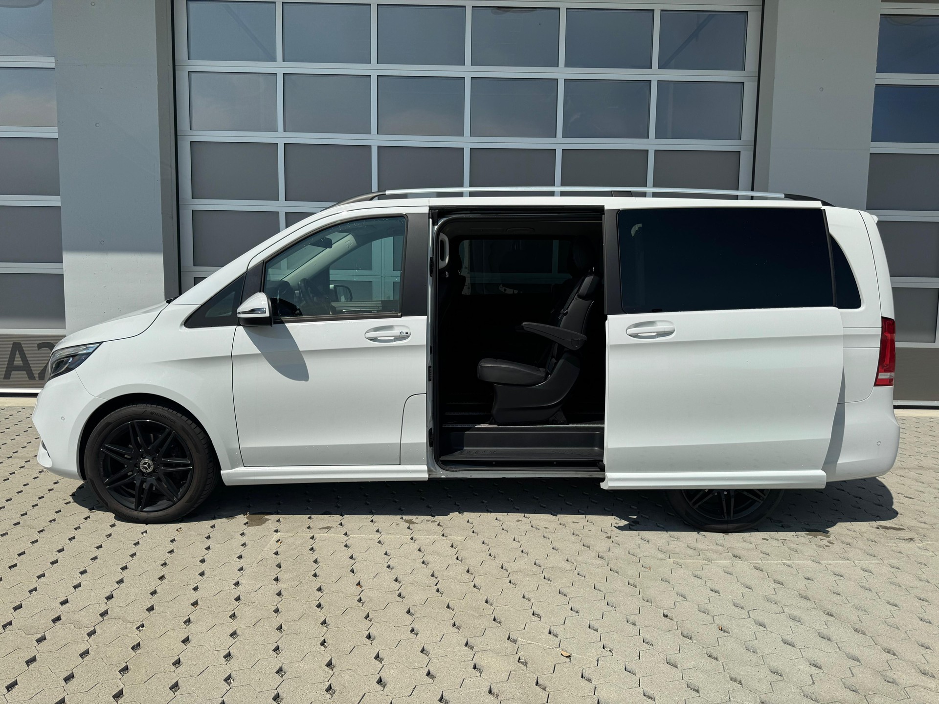 MERCEDES-BENZ V 250 d Edition Lang AMG-Line 7G-Tronic-image-4