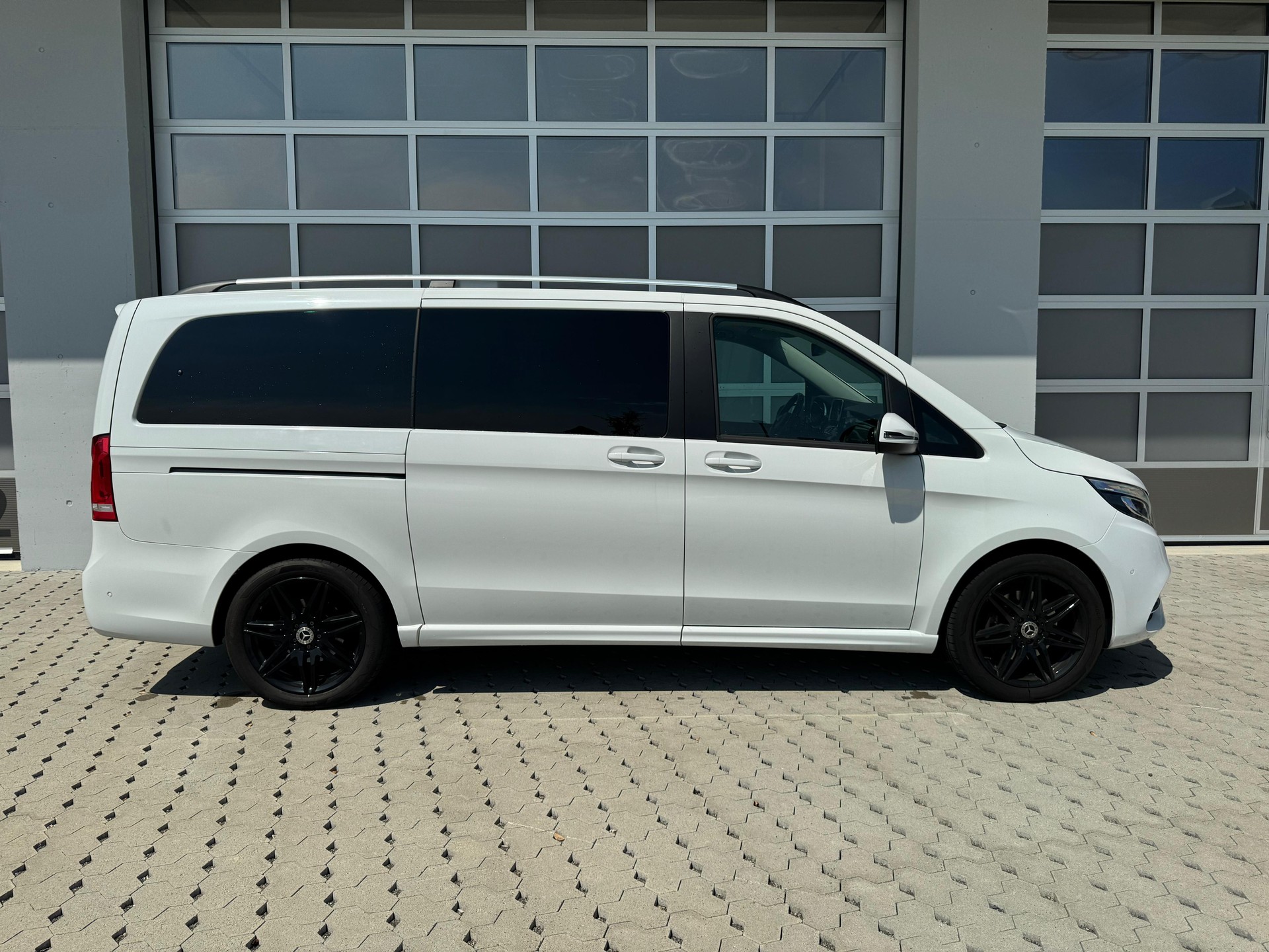 MERCEDES-BENZ V 250 d Edition Lang AMG-Line 7G-Tronic-image-14