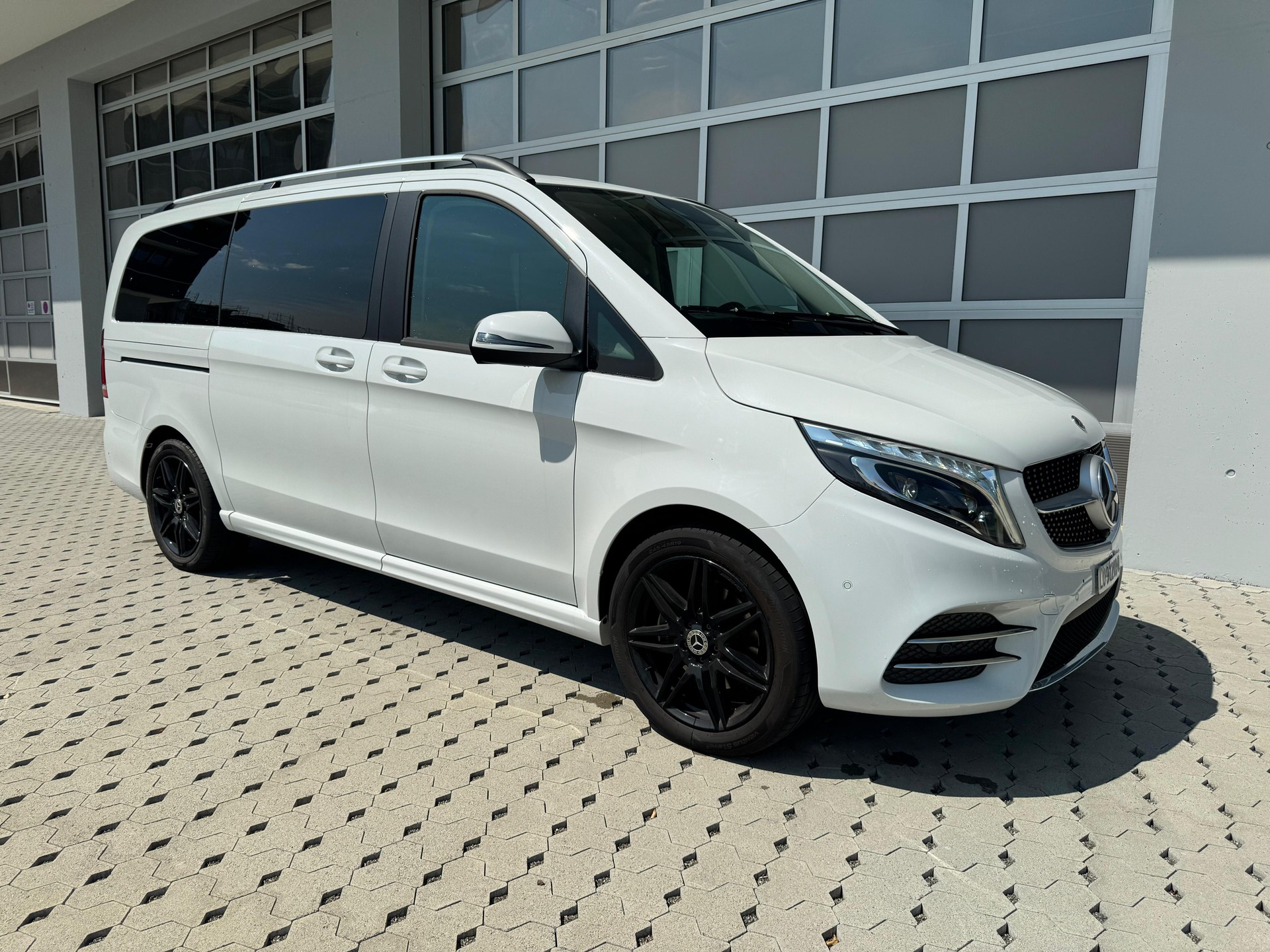 MERCEDES-BENZ V 250 d Edition Lang AMG-Line 7G-Tronic-image-17
