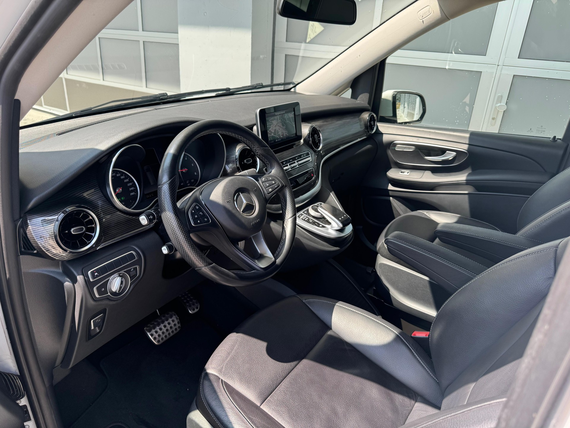 MERCEDES-BENZ V 250 d Edition Lang AMG-Line 7G-Tronic-image-19