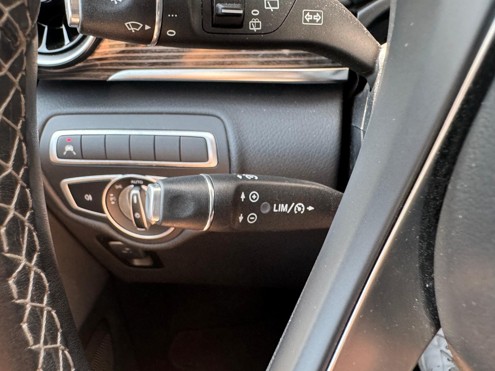 MERCEDES-BENZ V 250 d Edition Lang AMG-Line 7G-Tronic-image-24