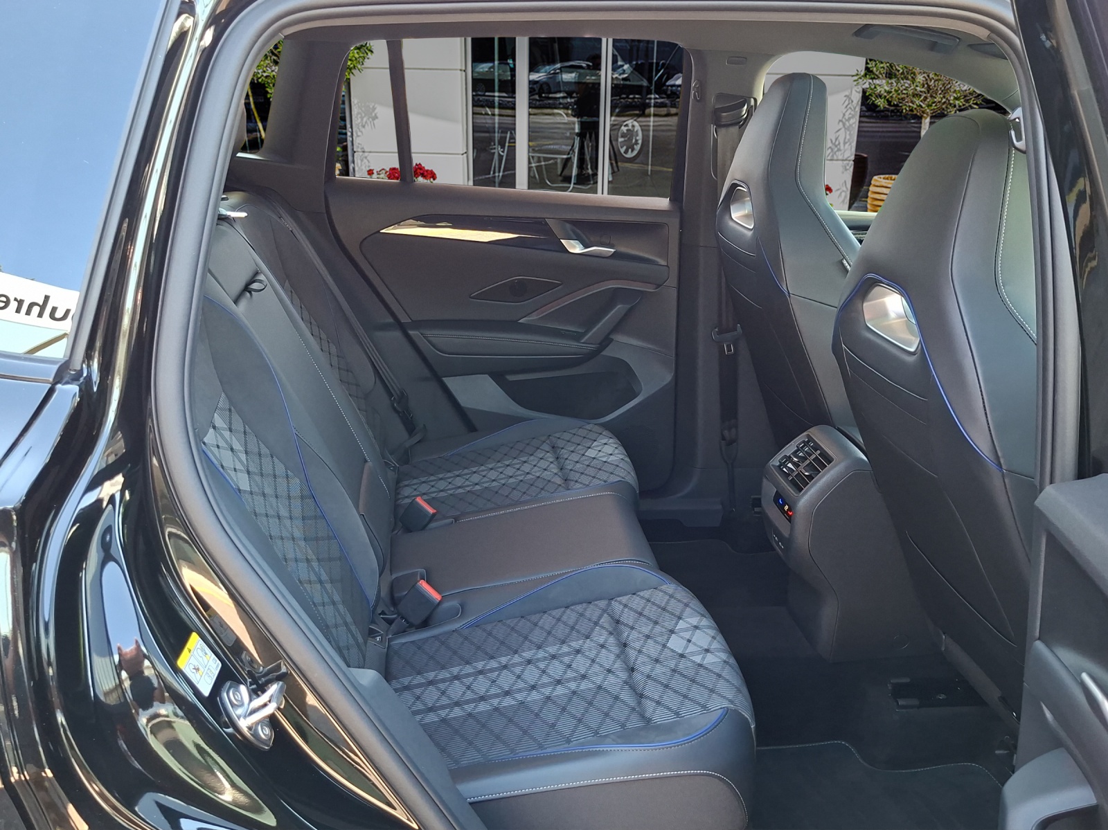 VW Tiguan 2.0 TSI DSG R-Line 4Motion-image-20