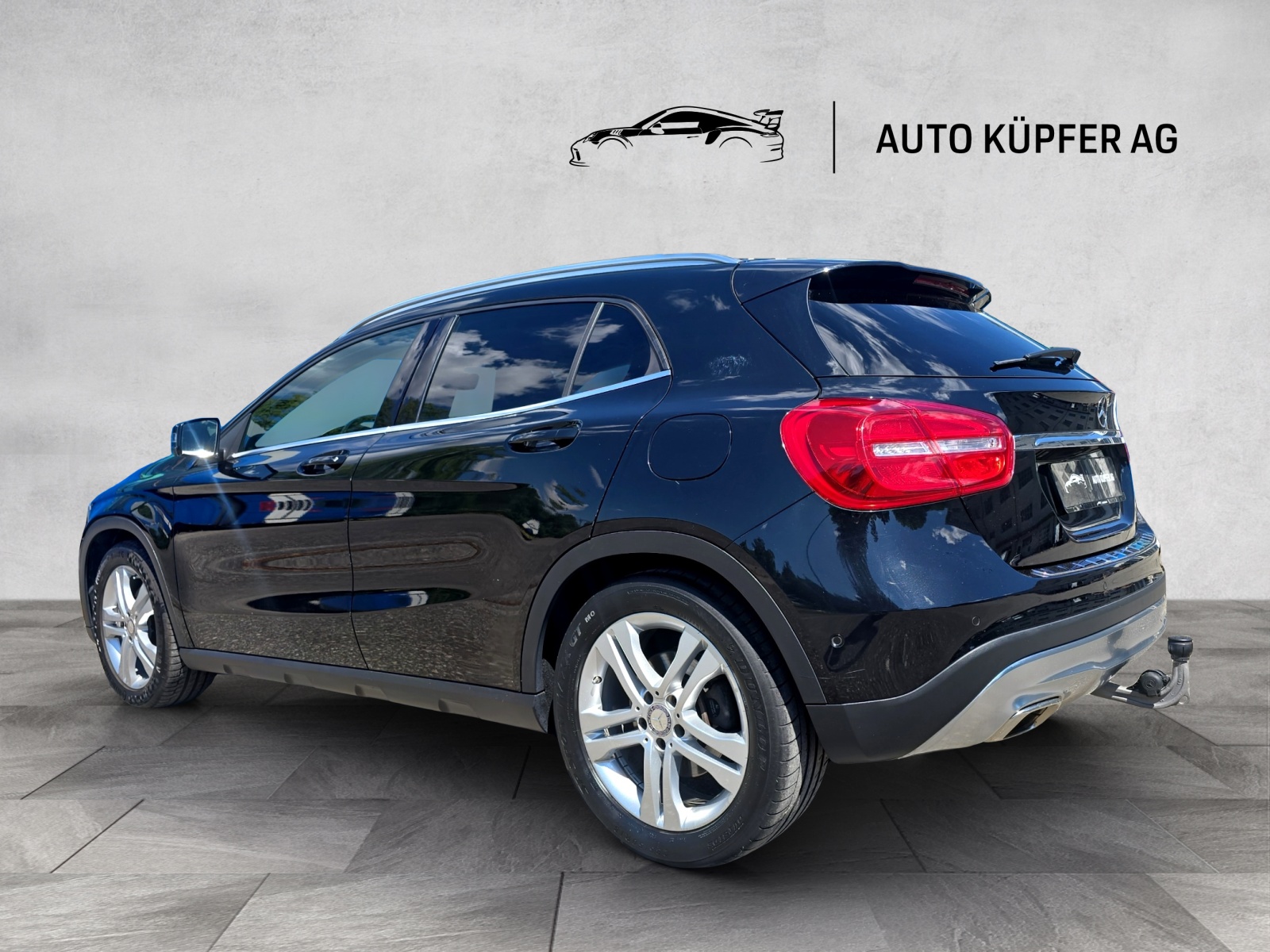 MERCEDES-BENZ GLA 250 Urban 4Matic 7G-DCT-showroom-element-3