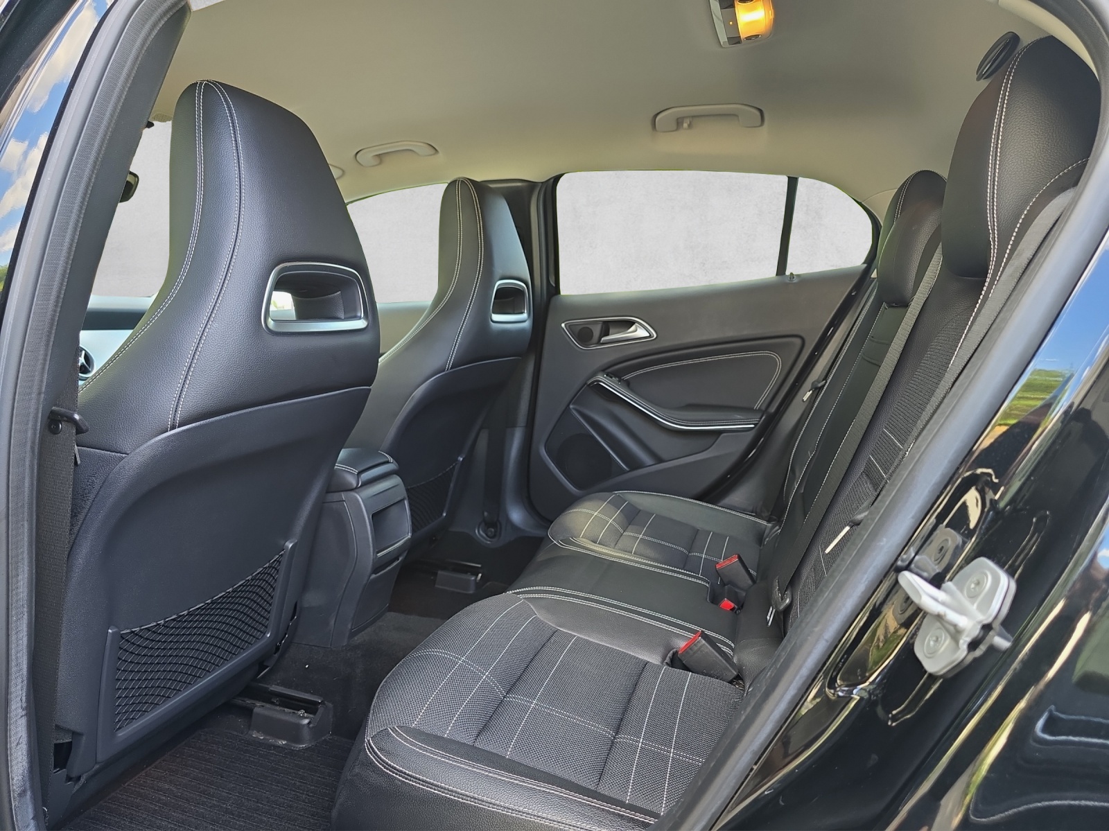 MERCEDES-BENZ GLA 250 Urban 4Matic 7G-DCT-image-8