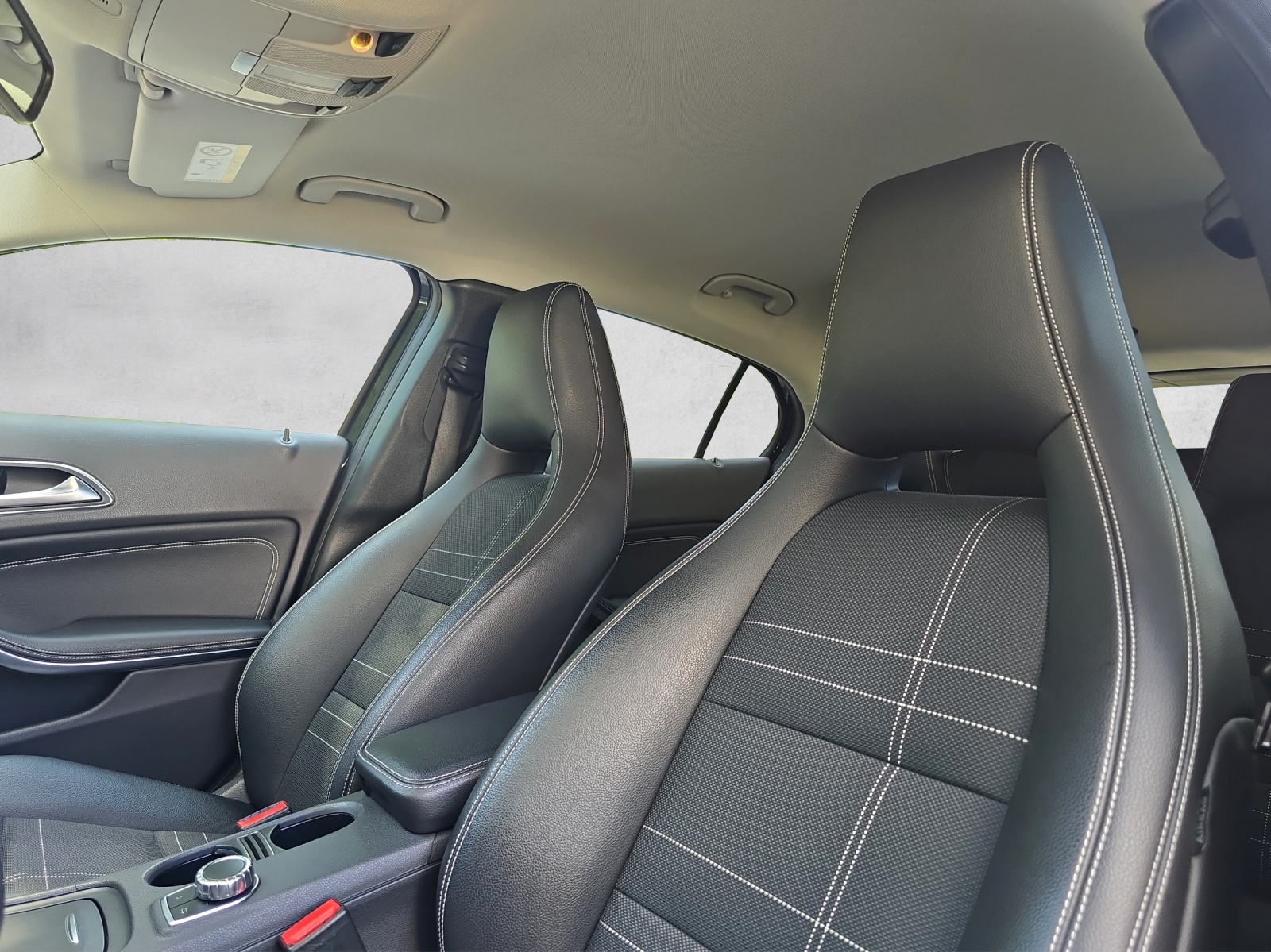 MERCEDES-BENZ GLA 250 Urban 4Matic 7G-DCT-image-7