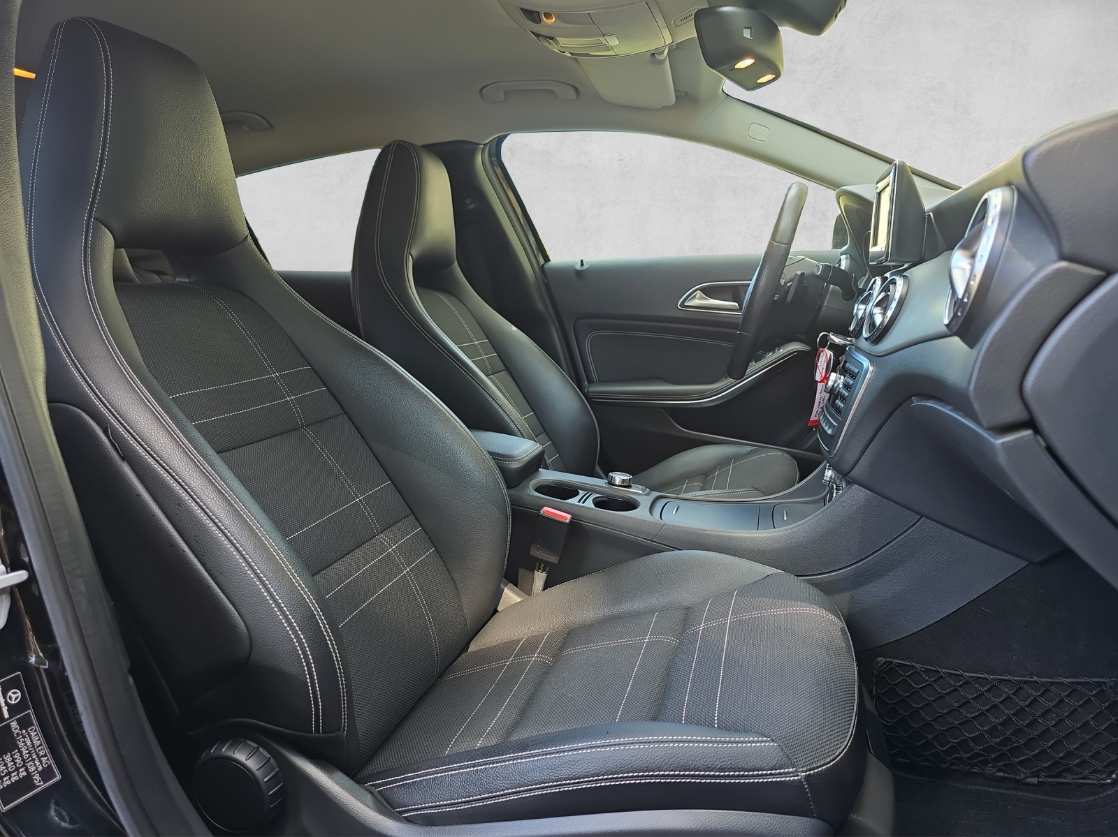 MERCEDES-BENZ GLA 250 Urban 4Matic 7G-DCT-image-10