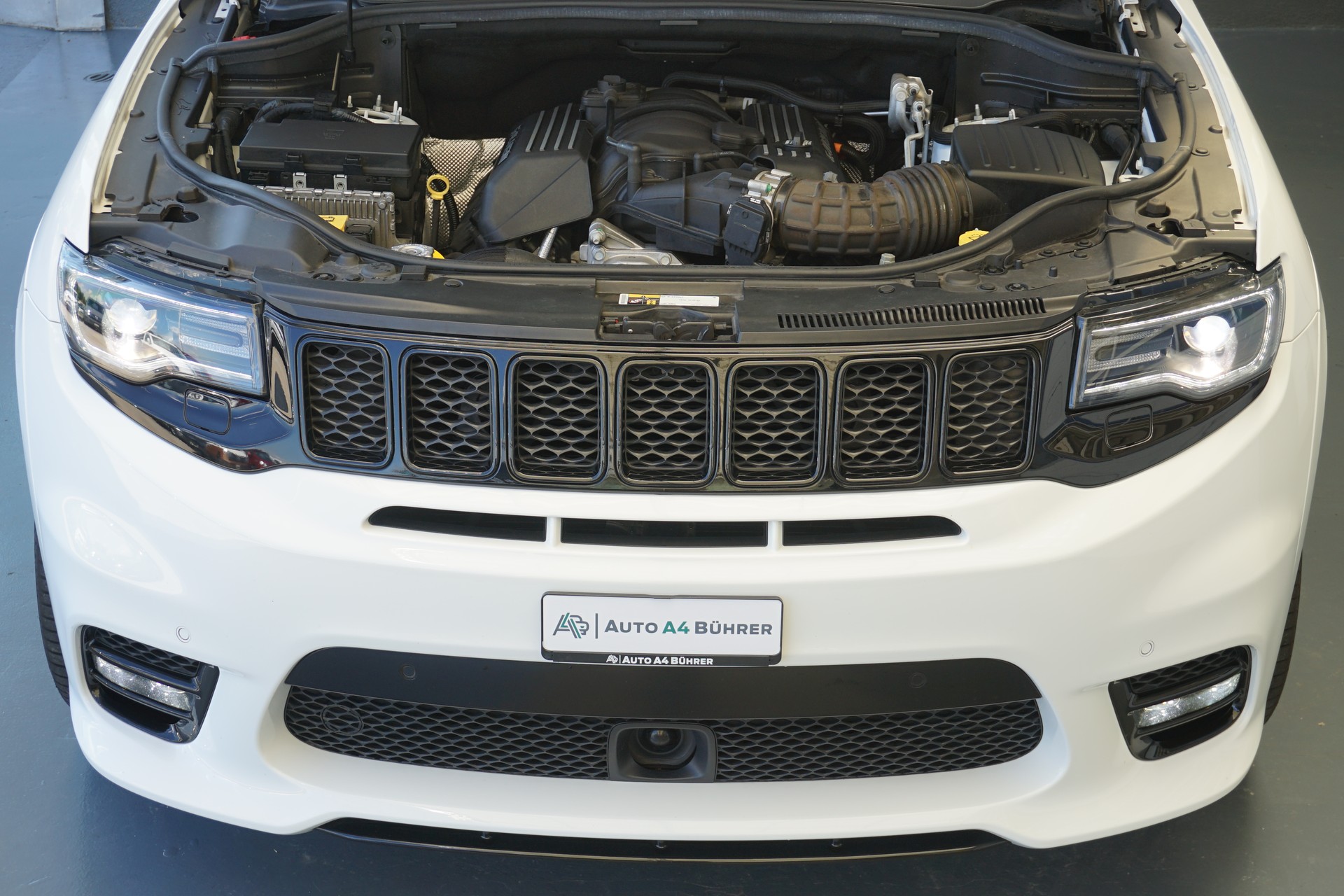 JEEP GrandCherokee 6.4 SRT8 392er 468PS CH-Auto mit Gratisservice !!-image-11