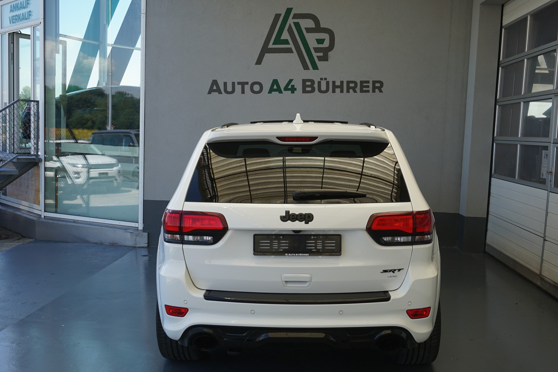 JEEP GrandCherokee 6.4 SRT8 392er 468PS CH-Auto mit Gratisservice !!-image-9