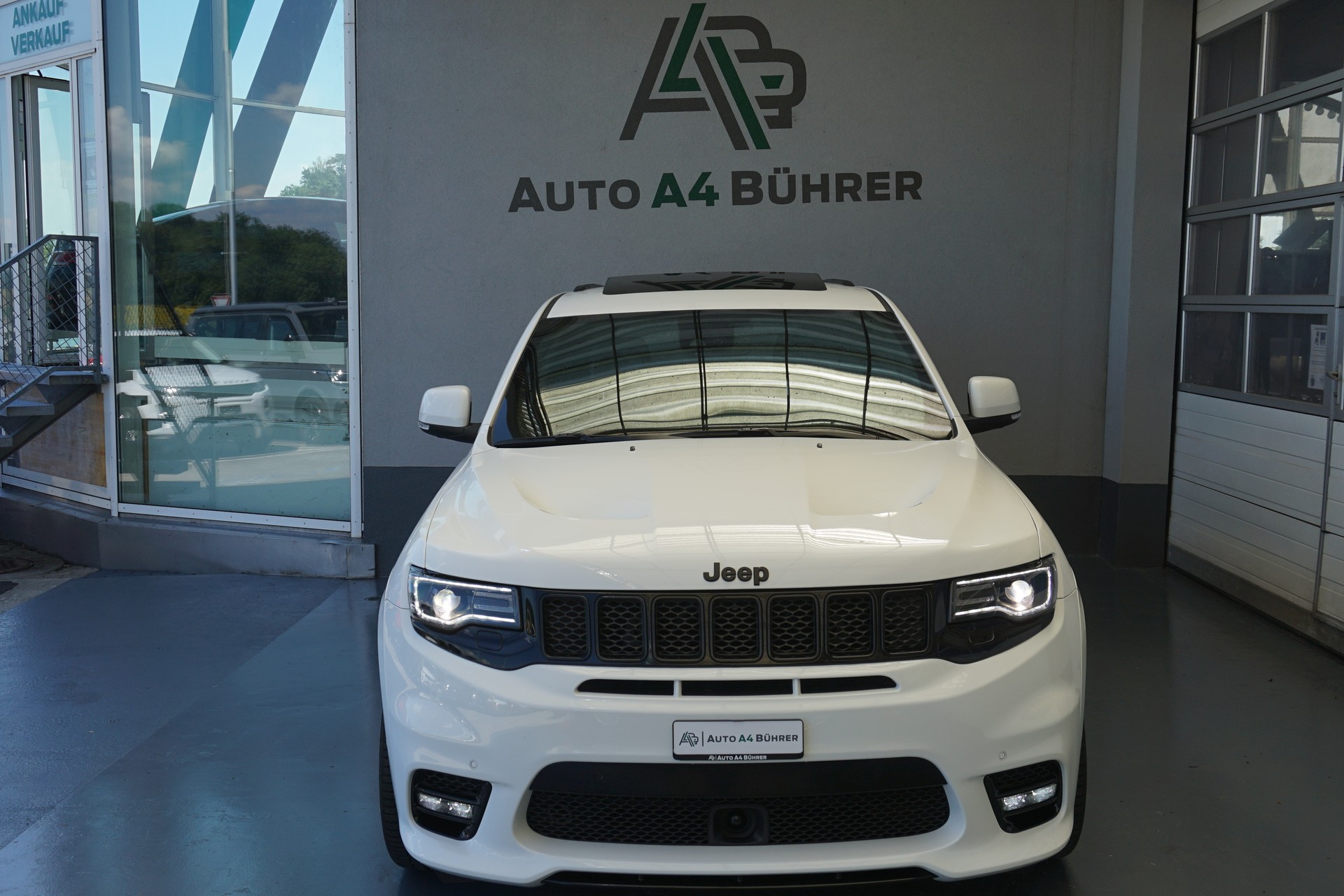 JEEP GrandCherokee 6.4 SRT8 392er 468PS CH-Auto mit Gratisservice !!-image-8