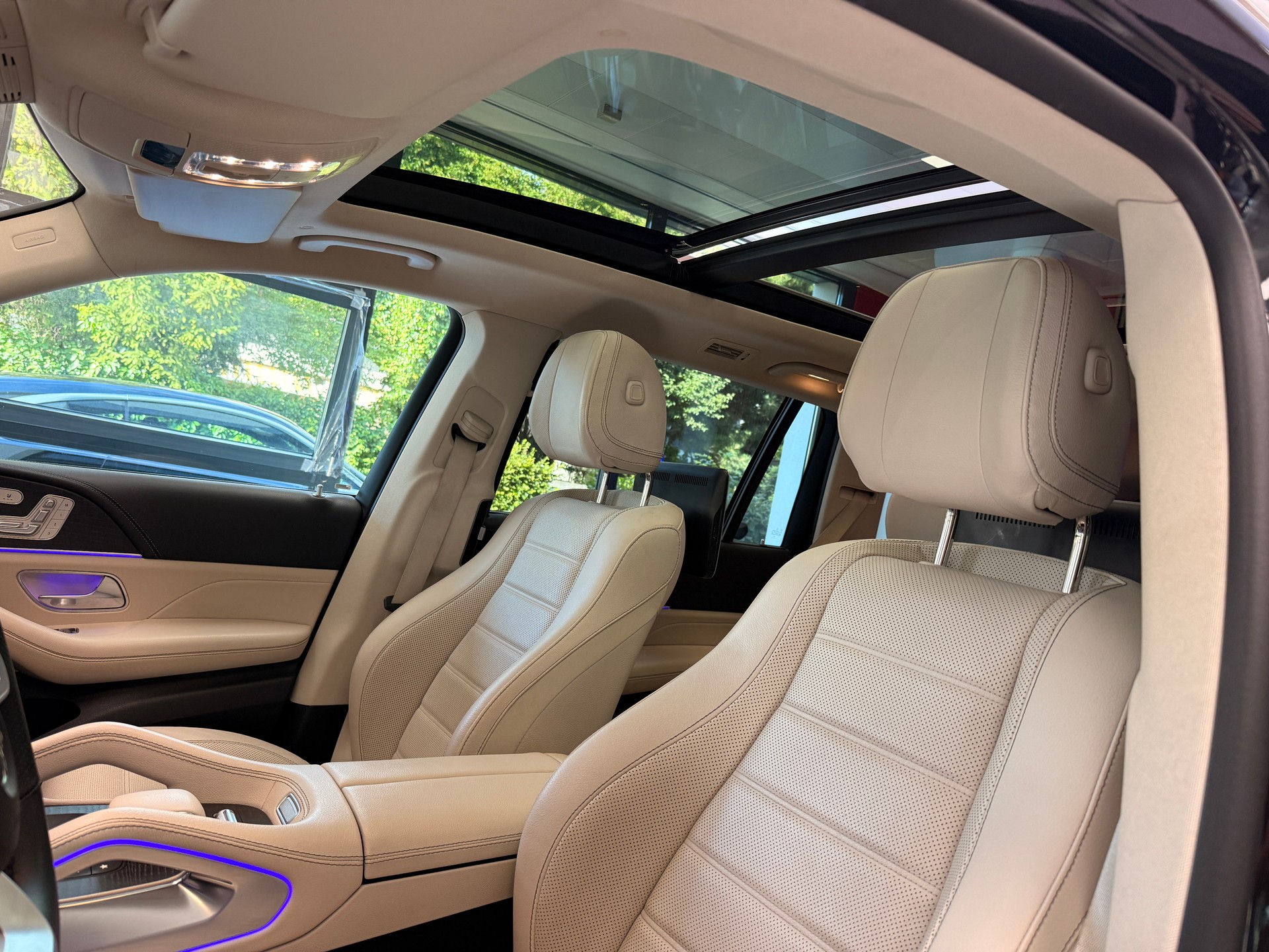 MERCEDES-BENZ GLS 400 d AMG Line 4matic-image-4