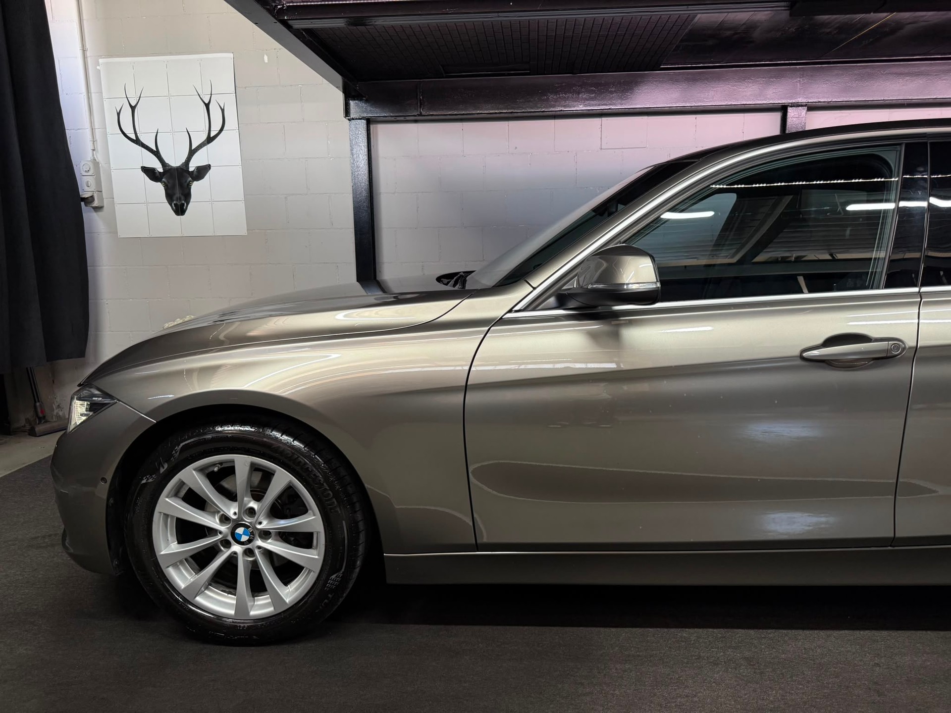 BMW 320i Sport Line Steptronic-showroom-element-2